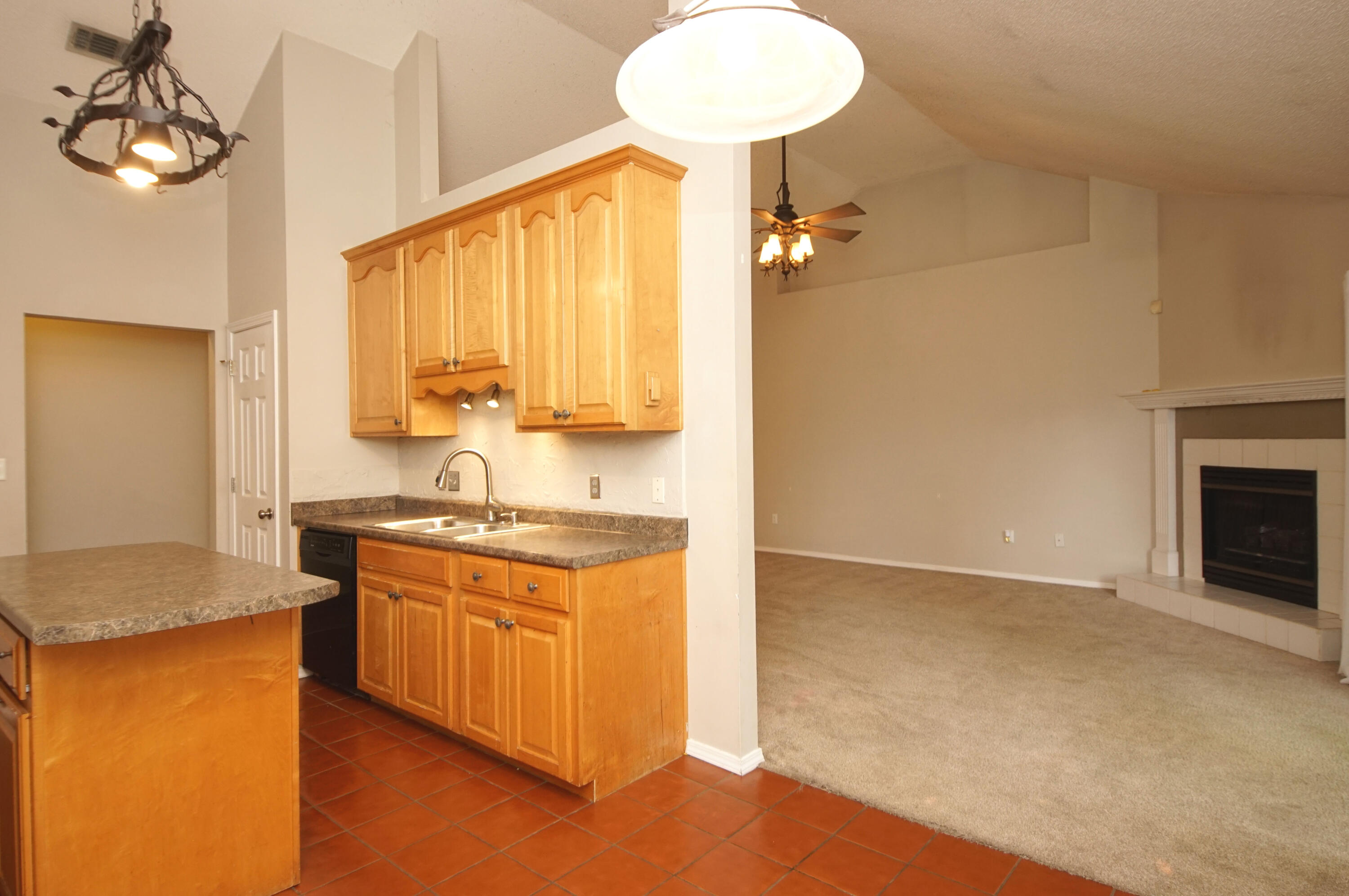 HIDDEN LAKES - Residential