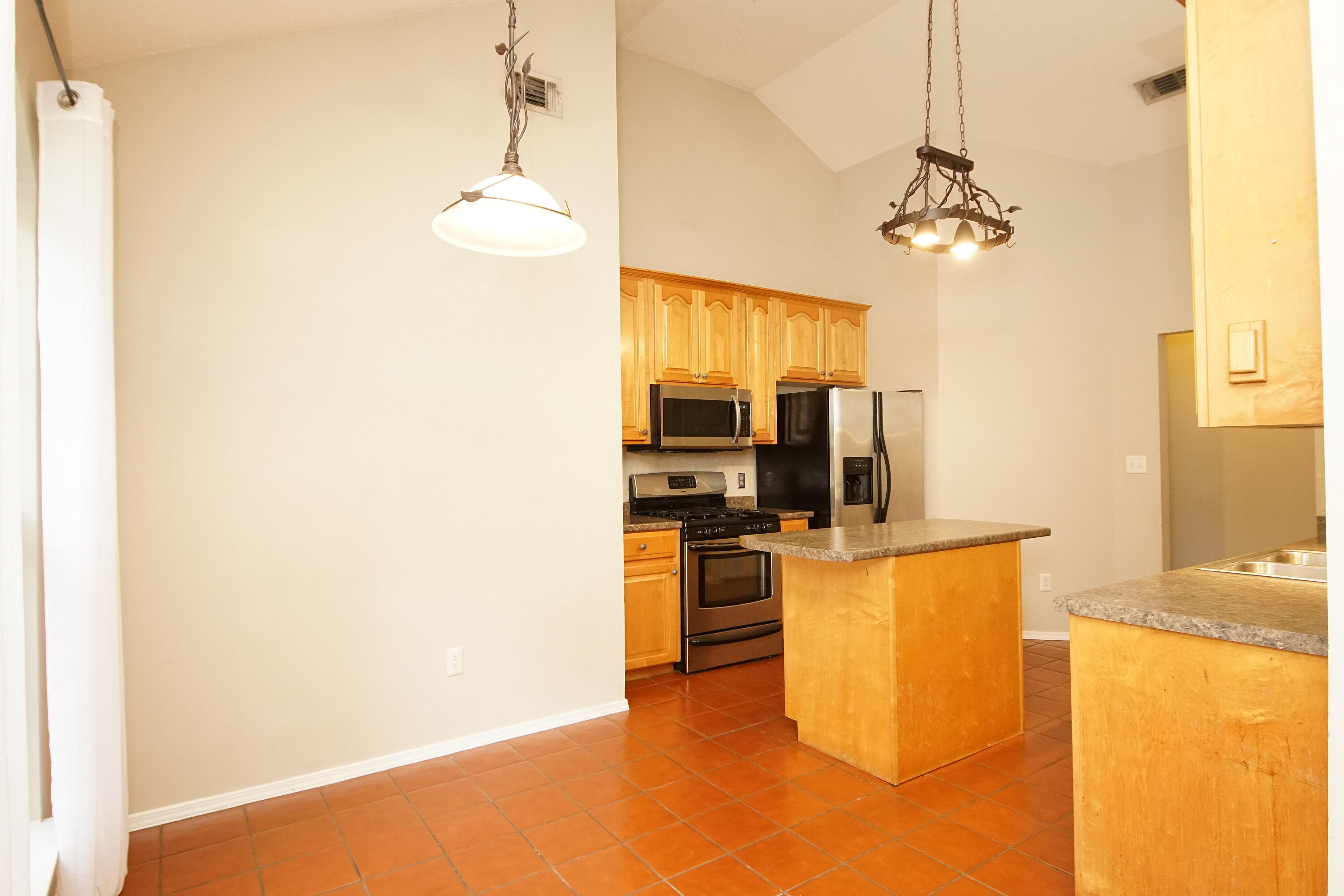 HIDDEN LAKES - Residential