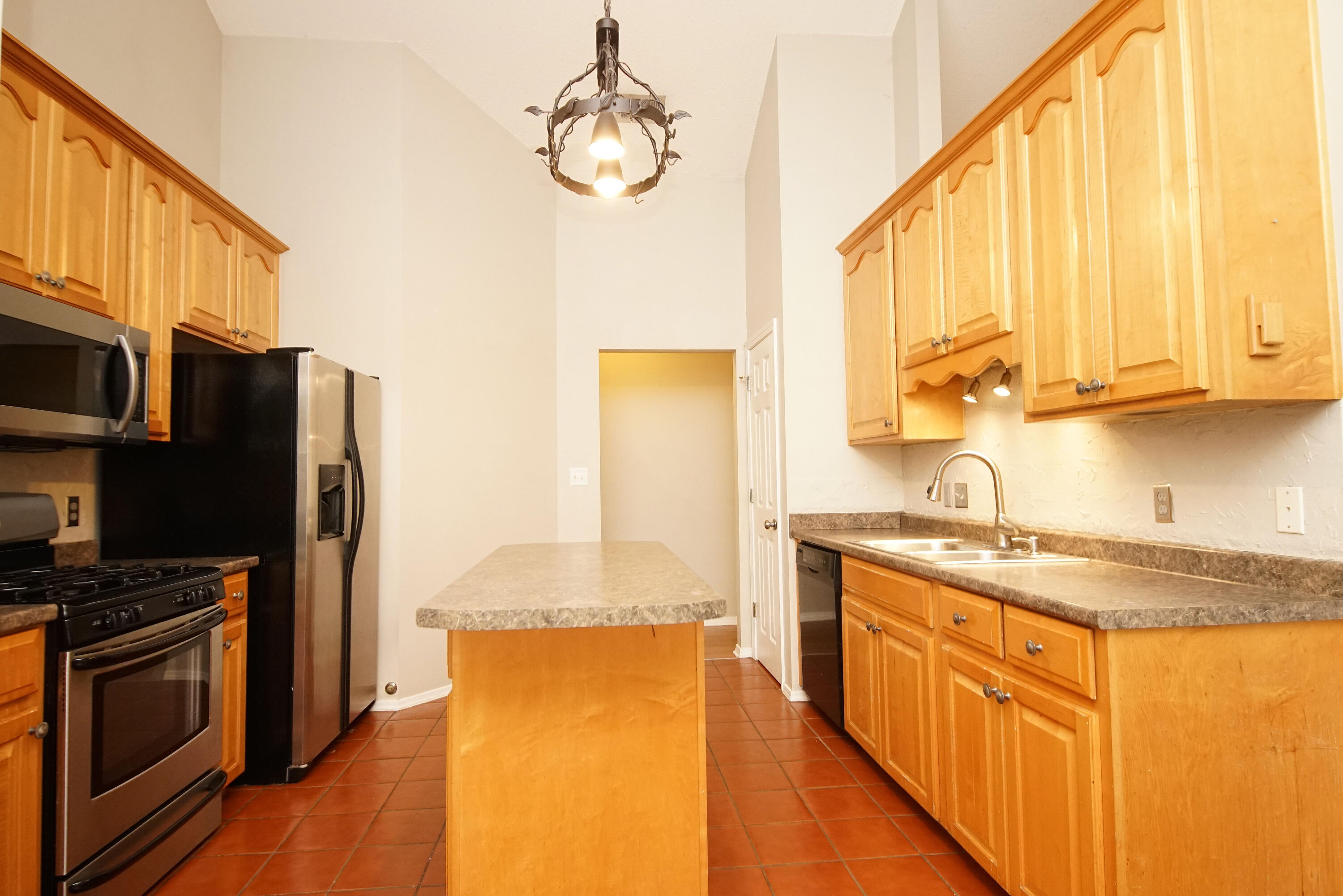 HIDDEN LAKES - Residential