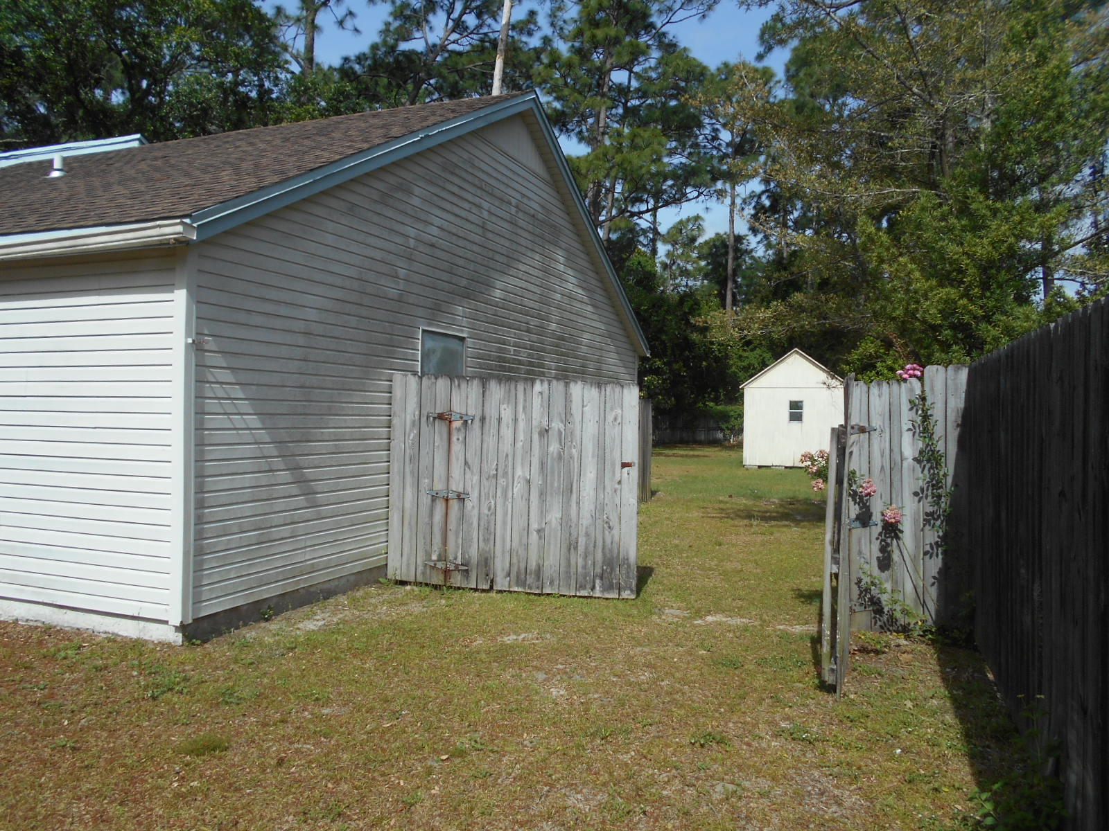 PINEWOOD ESTATES - Residential