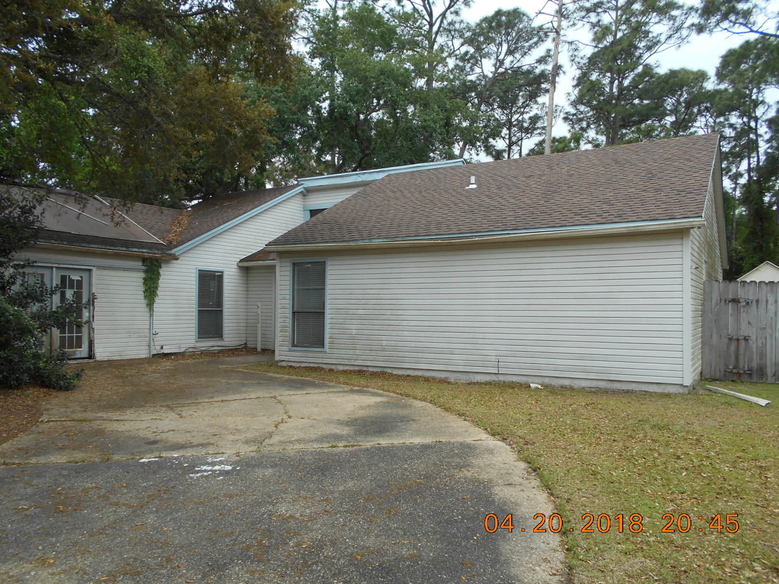 Price is $200,00.00This property has been placed in an upcoming event. All bids should be submitted at www.xome.com (void where prohibited). All offers received prior to the event period should be submitted by the buyer or buyer's agent by clicking on the ''Make Offer'' button on the Property Details page on Xome.com. All offers will be reviewed and responded to within 3 business days. All properties are subject to a 5% buyer's premium pursuant to the Event Agreement and Terms & Conditions (minimums will apply). Please contact listing agent for details and commission paid on this property. If financed, we need either a Mr Cooper prequalification OR a loan approval (only contingency is the appraisal and title) from a non-Mr Cooper lender.