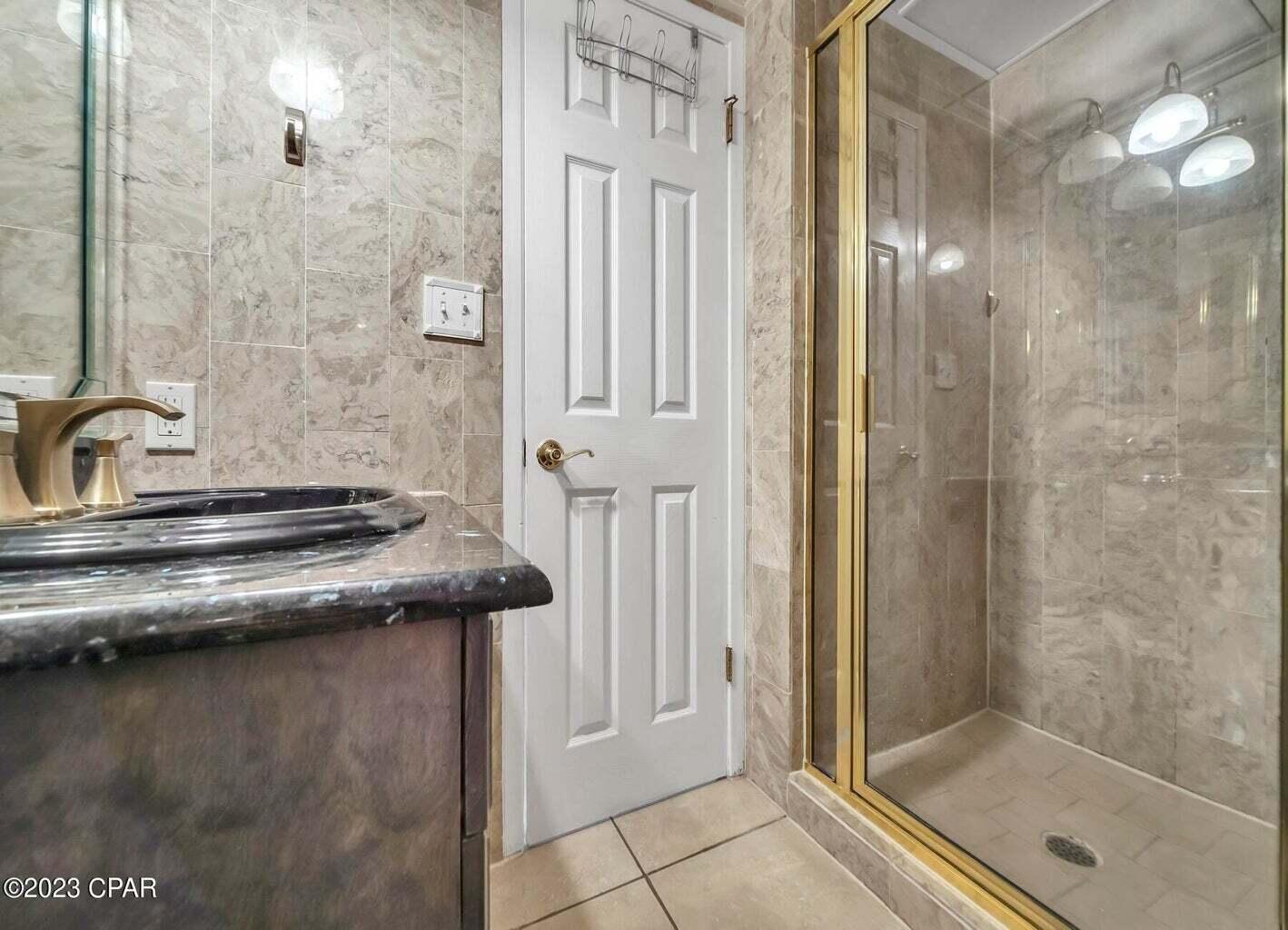 EDGEWATER TOWER 3 - Residential