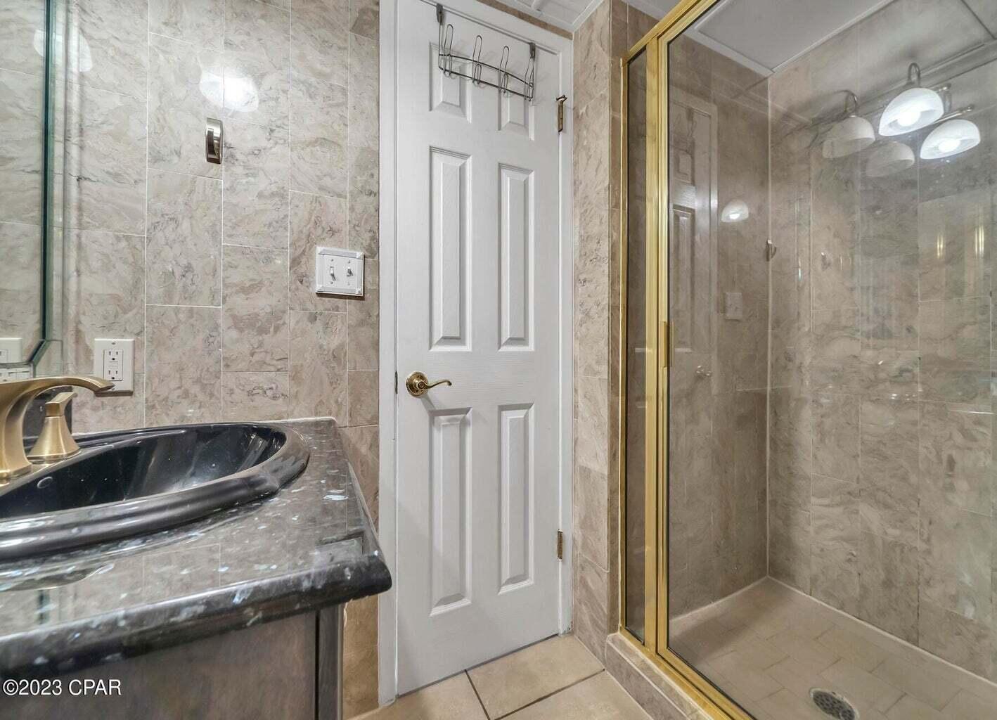 EDGEWATER TOWER 3 - Residential