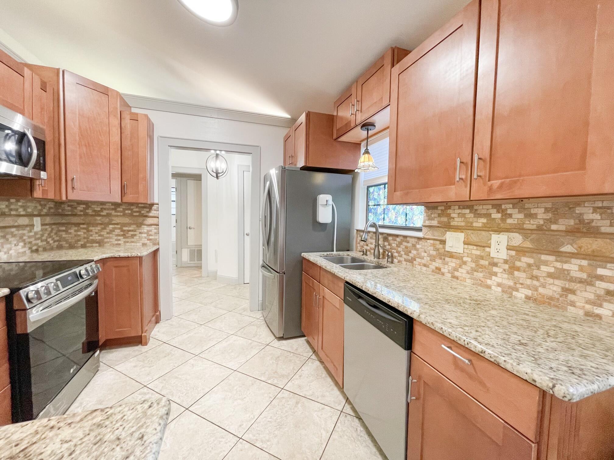 EASTWOOD 9TH ADDN - Residential Lease