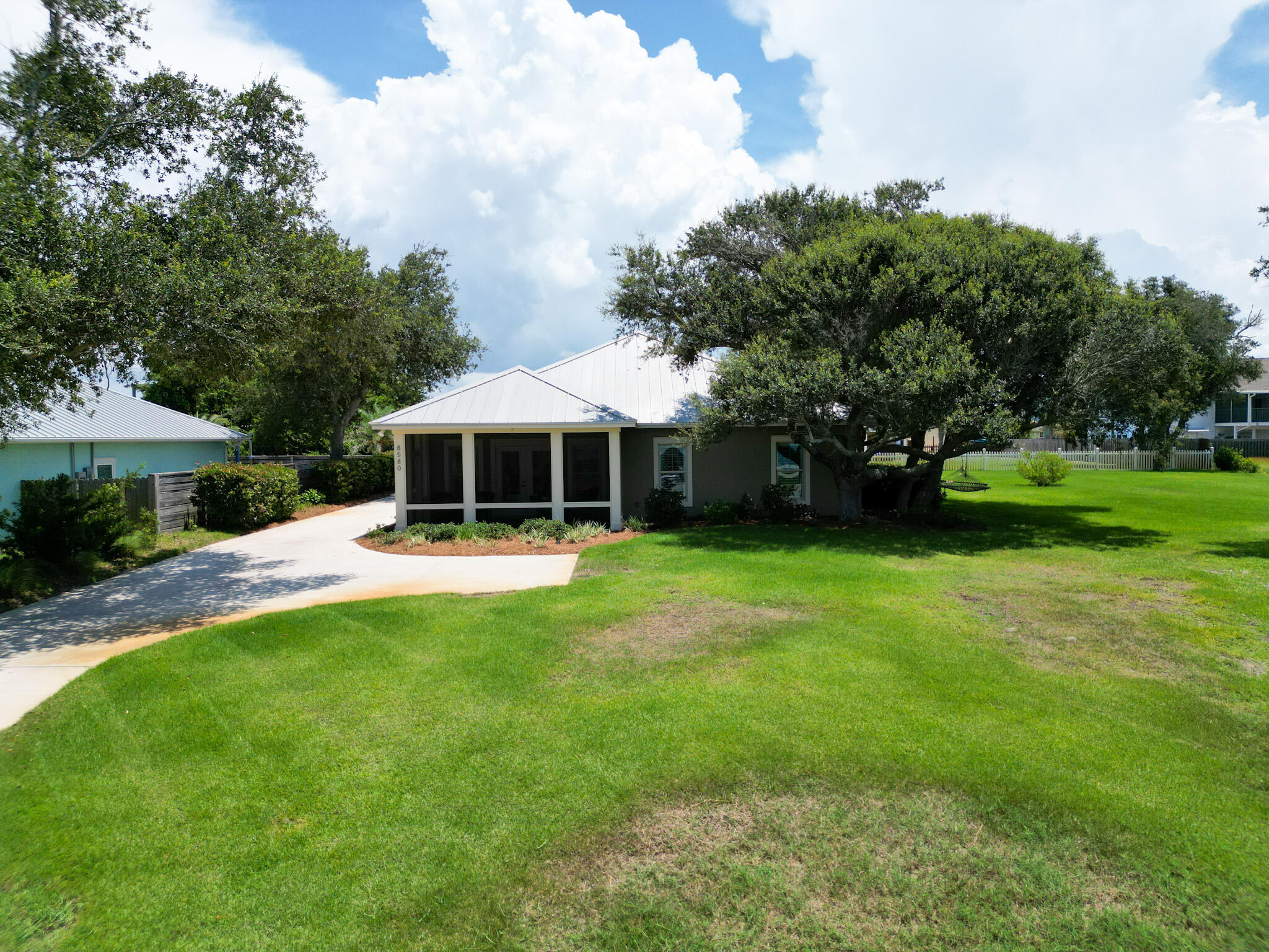 8580 Hwy 98 W