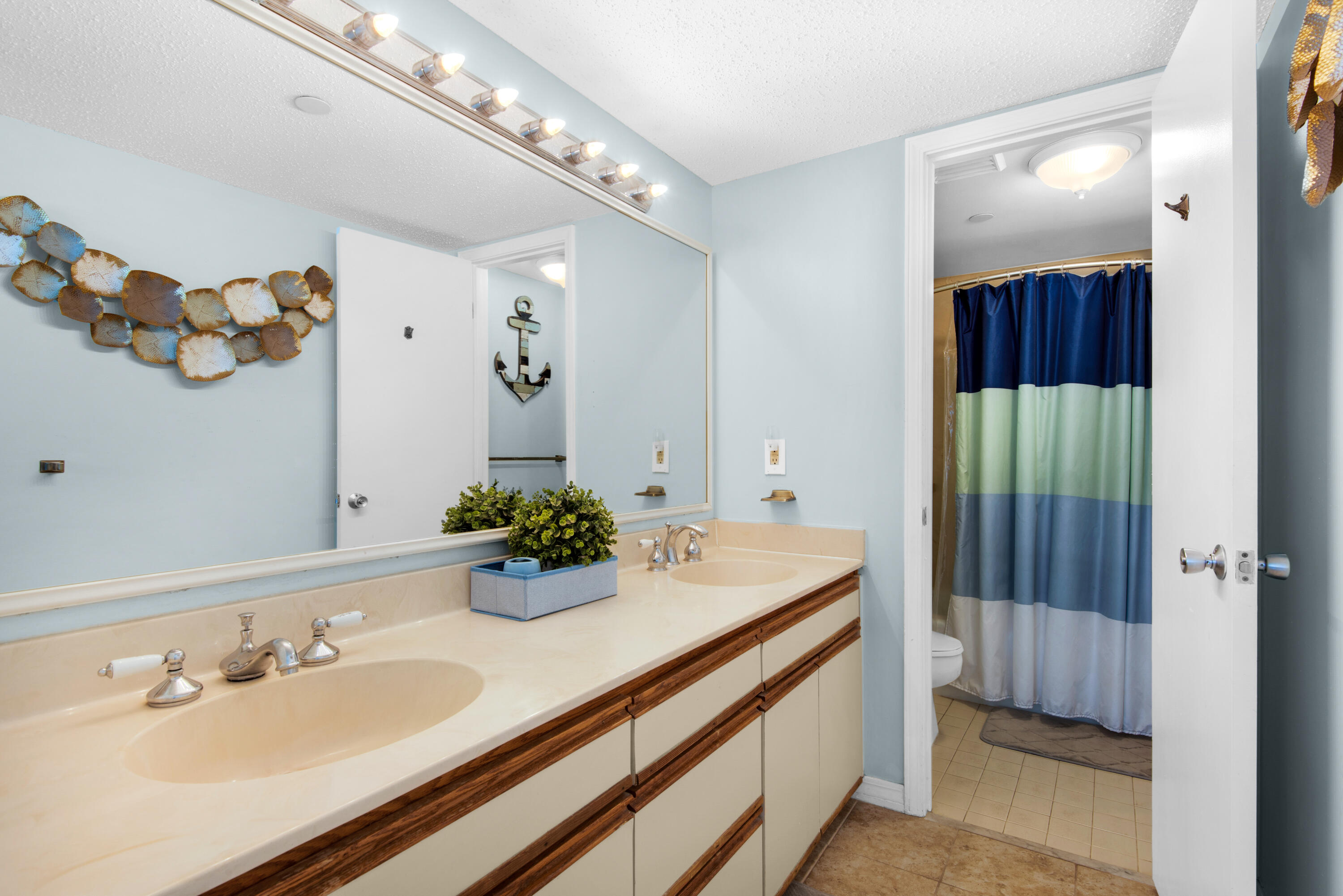 NAUTILUS CONDO - Residential