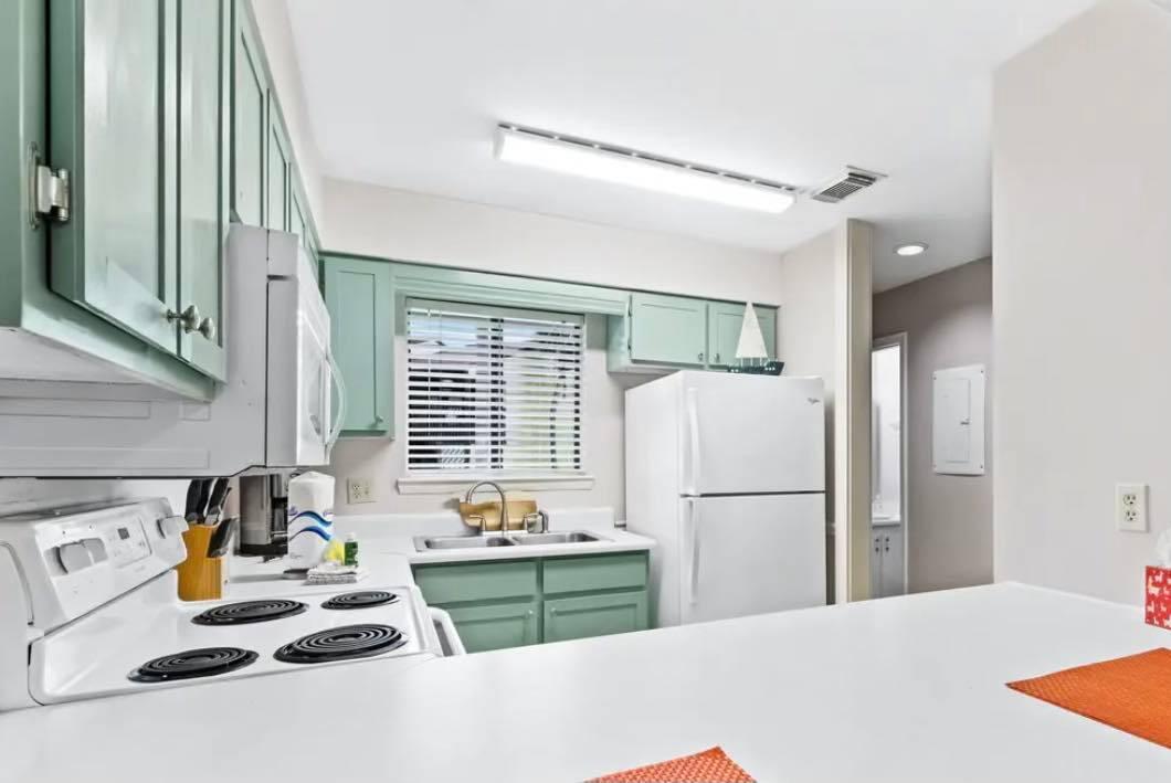 PORTSIDE CONDO - Residential