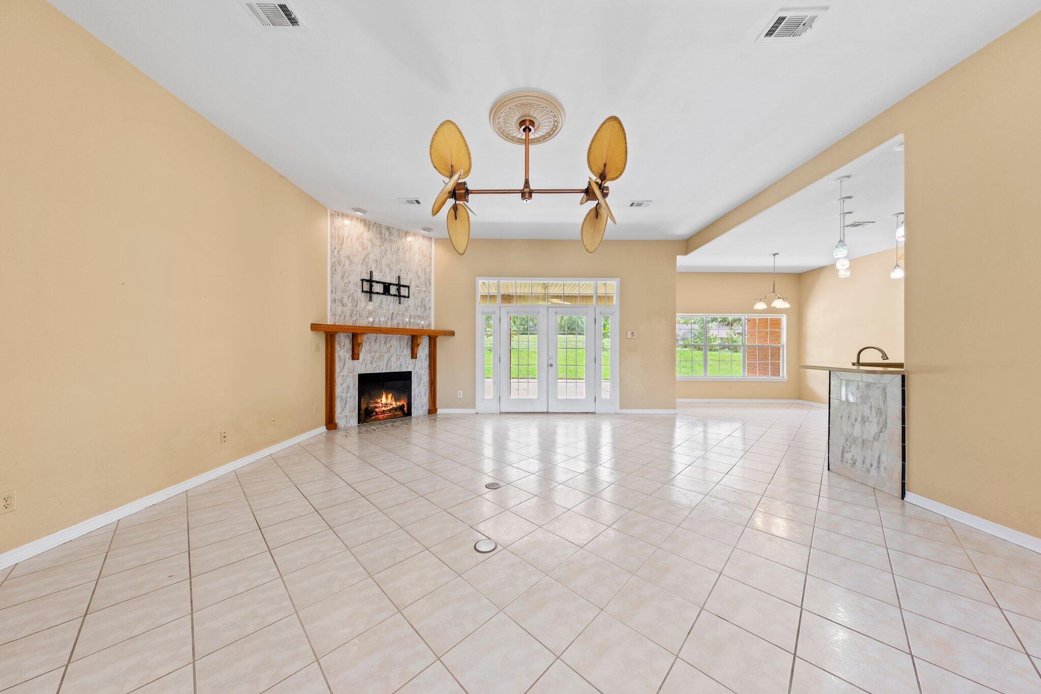 COUNTRY CLUB ESTATES PH 2 - Residential