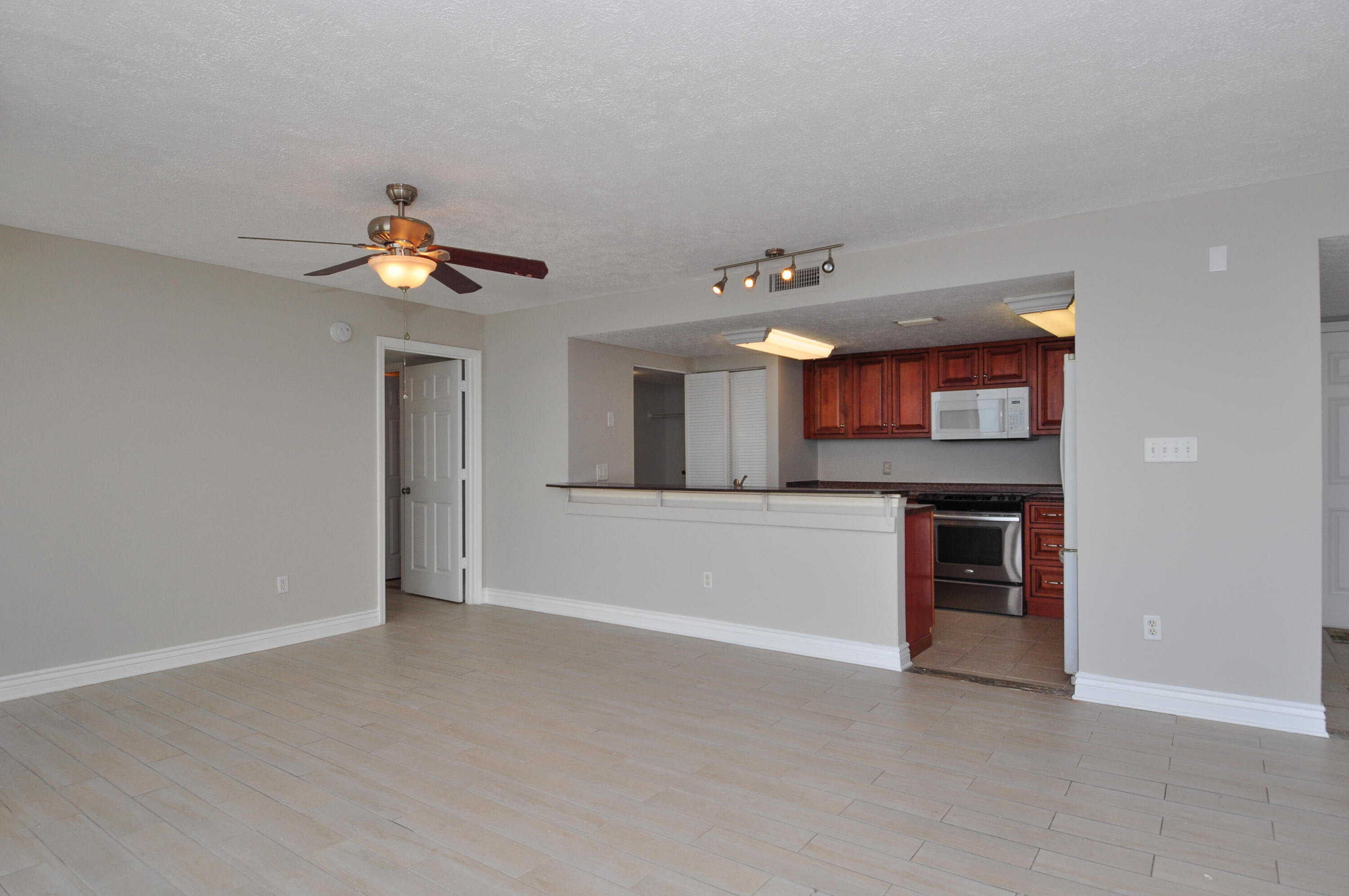 SEACHASE CONDO - Residential