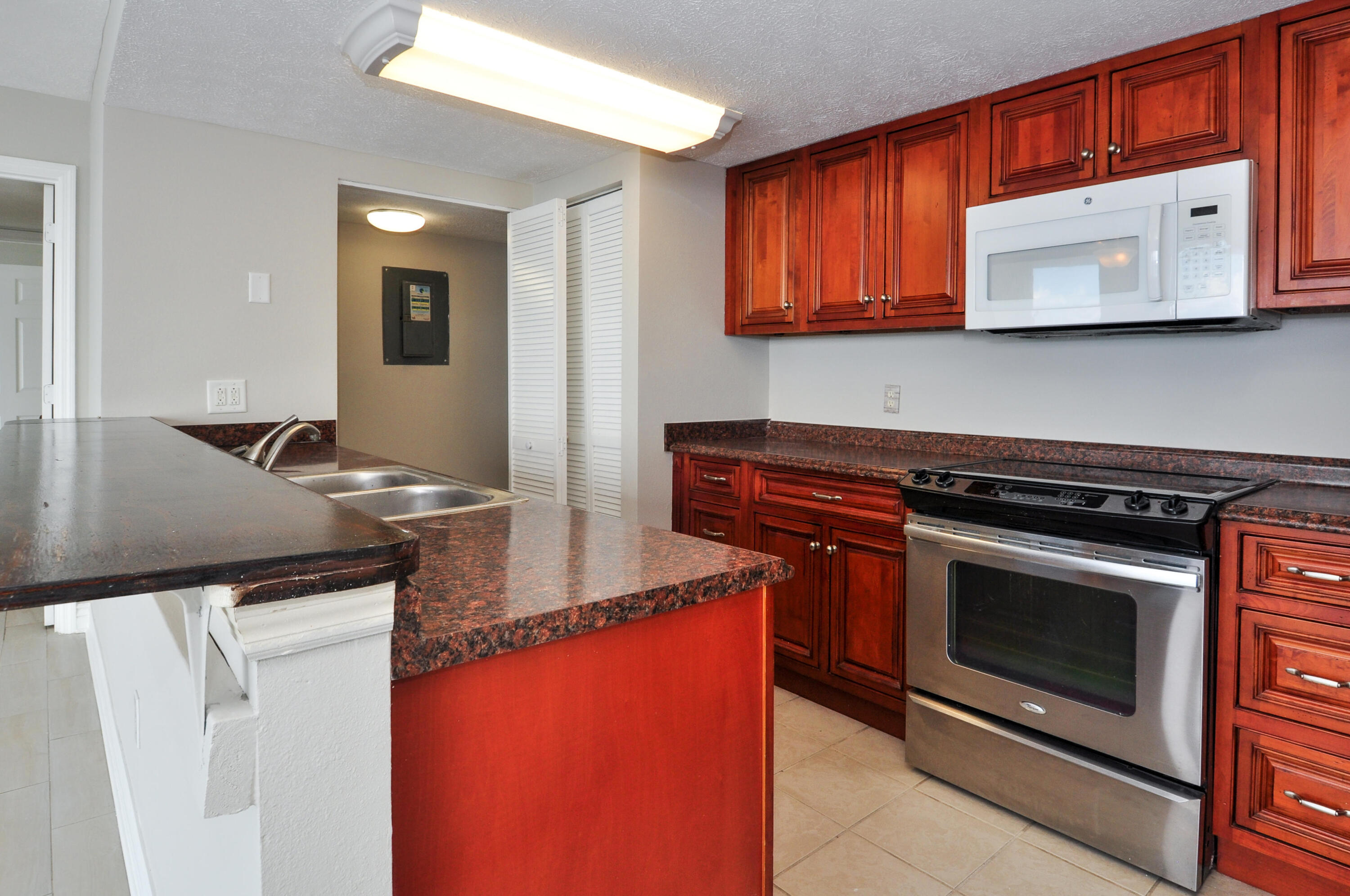 SEACHASE CONDO - Residential