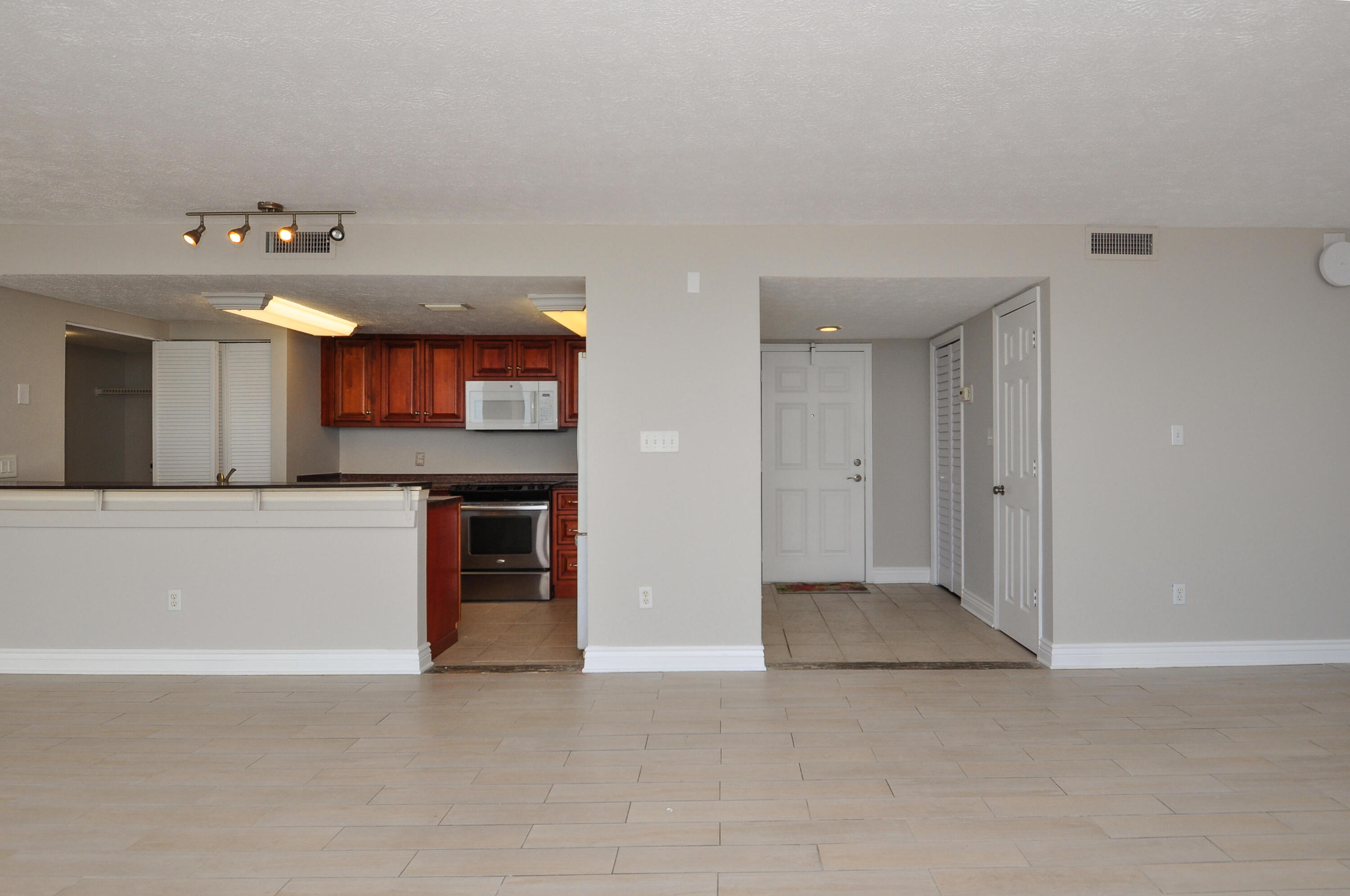 SEACHASE CONDO - Residential