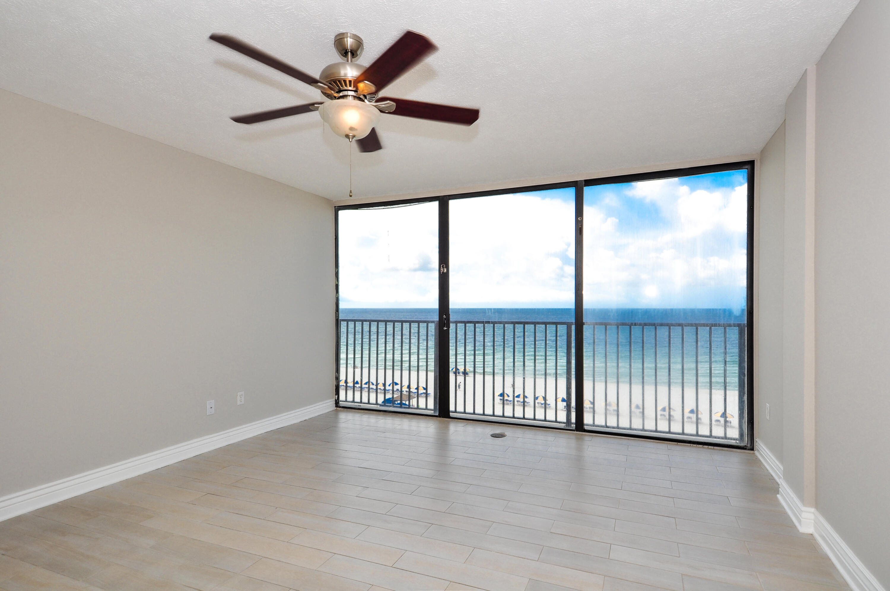 SEACHASE CONDO - Residential
