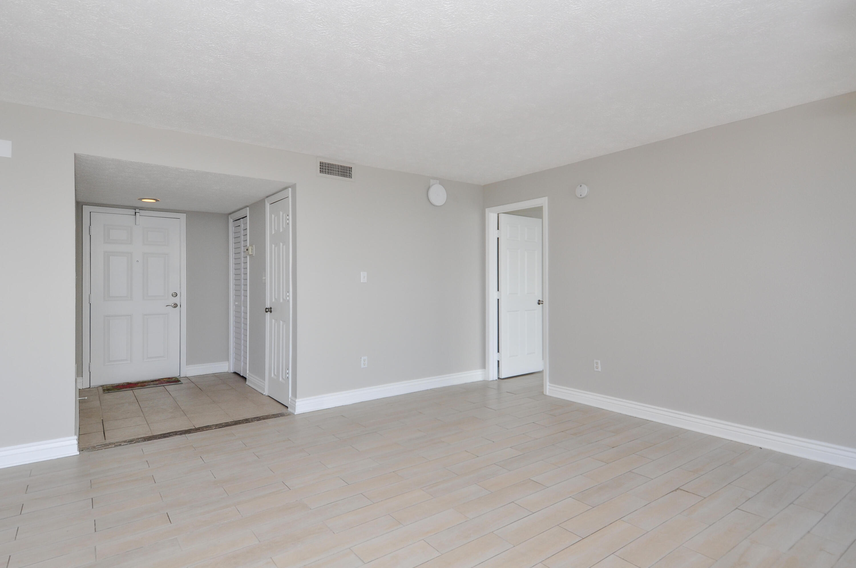 SEACHASE CONDO - Residential