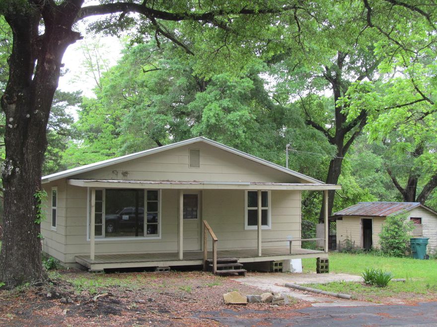 Attention property managers and local investors. This house makes a perfect rental investment. Priced right. Cash offers only. Seller firm. Being sold ''as is''