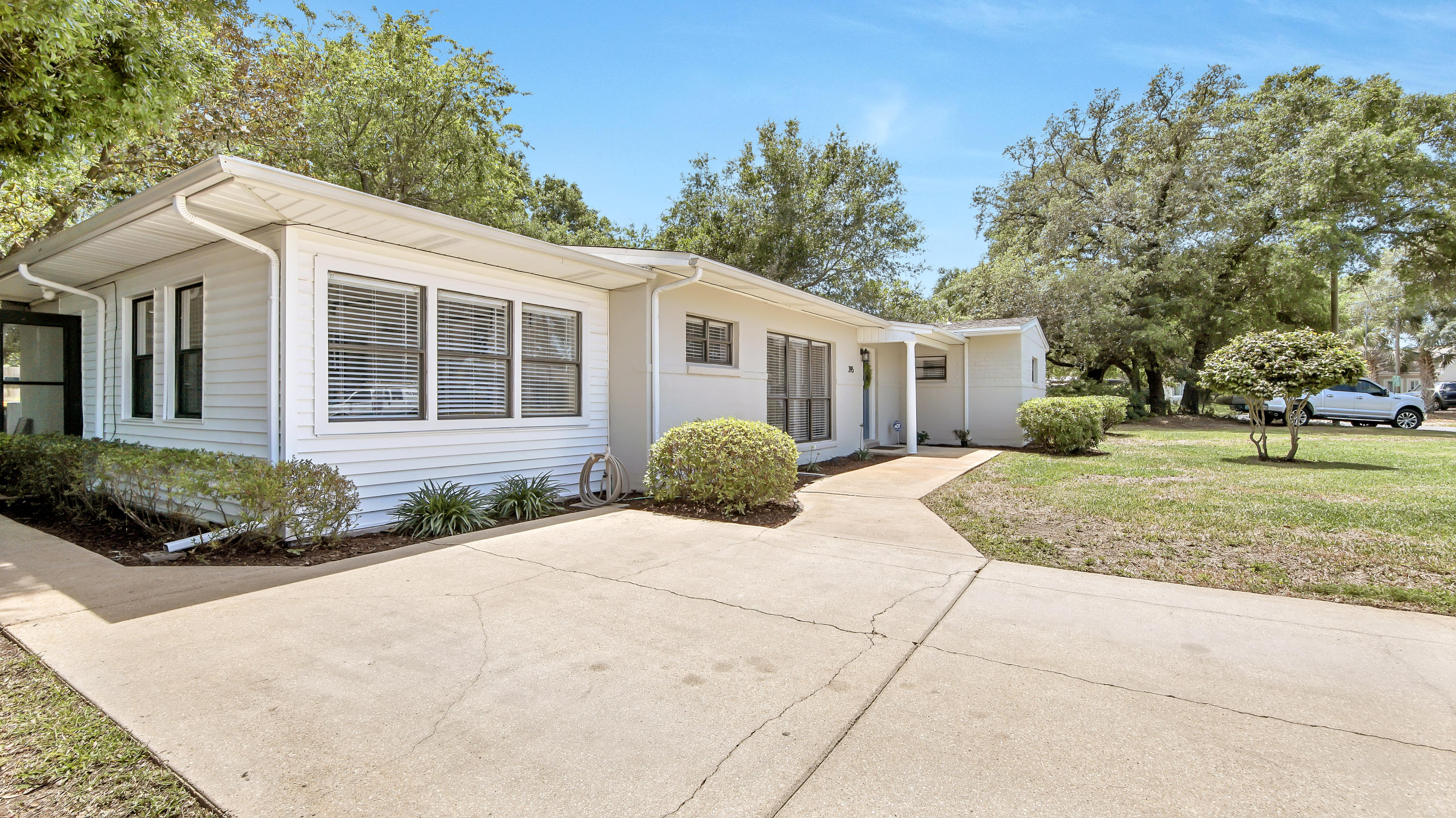 ELLIOTTS POINT 7TH ADDN - Residential