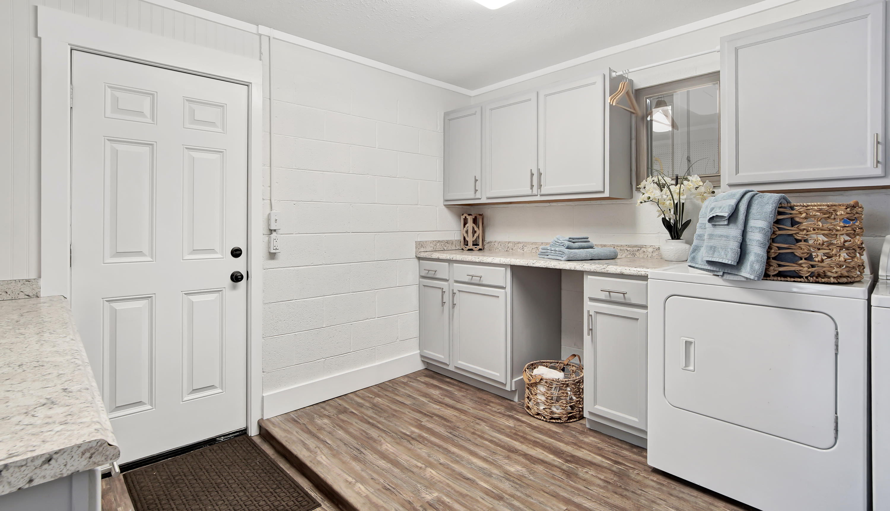 ELLIOTTS POINT 7TH ADDN - Residential