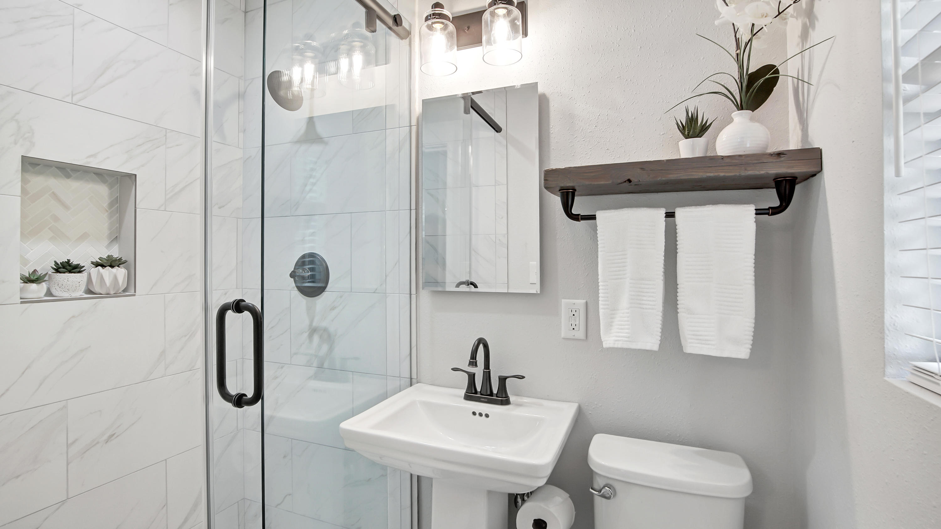 ELLIOTTS POINT 7TH ADDN - Residential