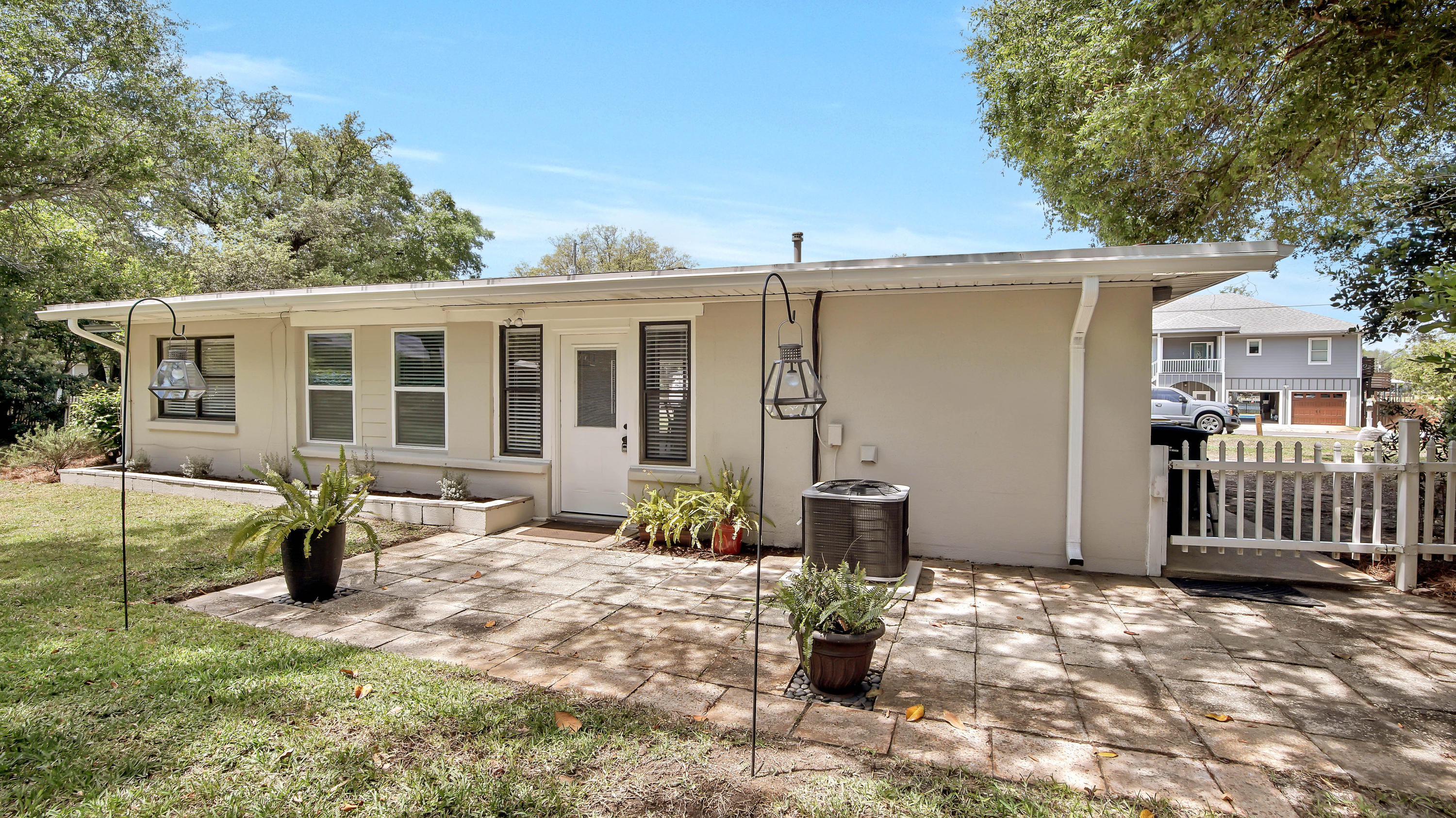 ELLIOTTS POINT 7TH ADDN - Residential