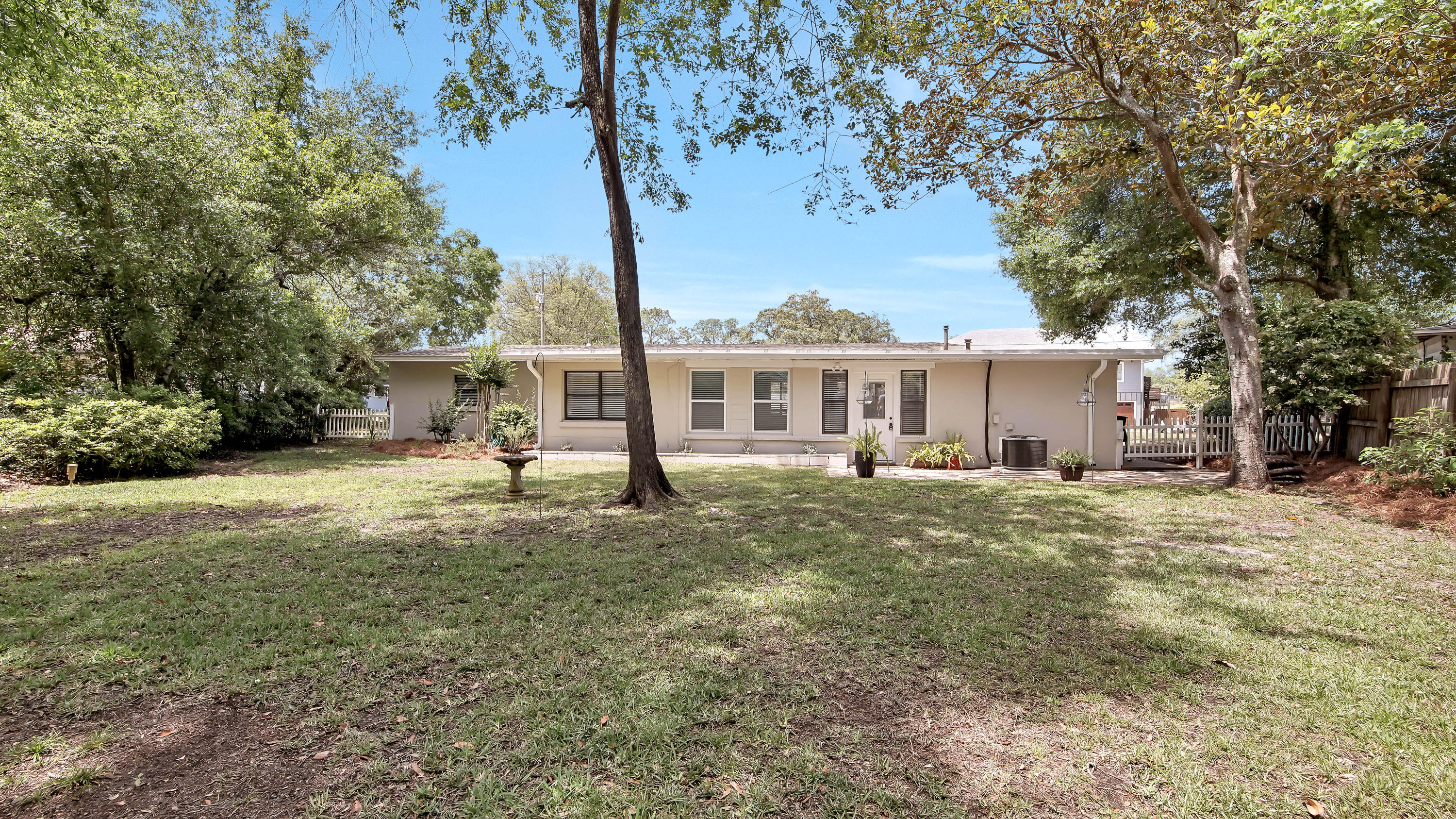 ELLIOTTS POINT 7TH ADDN - Residential