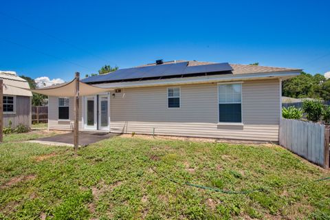 A home in Mary Esther