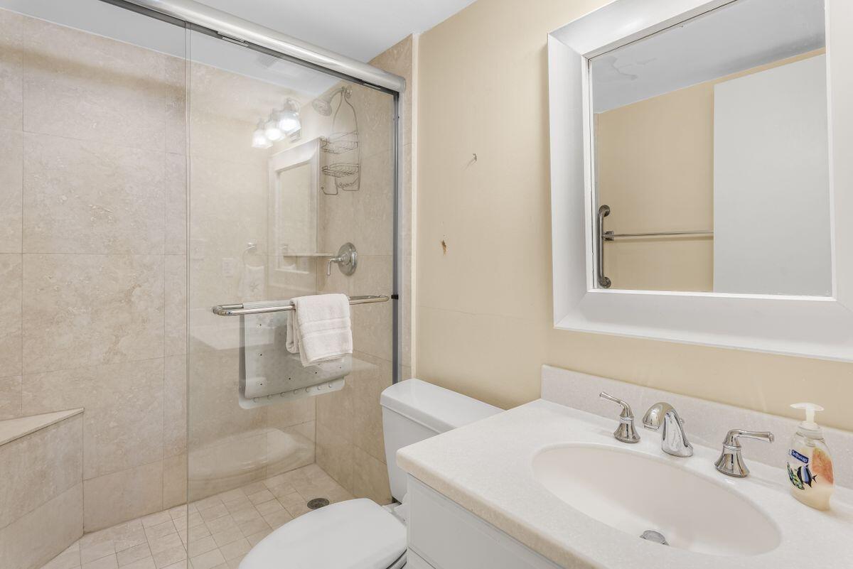 SHORELINE TOWERS 2 - Residential