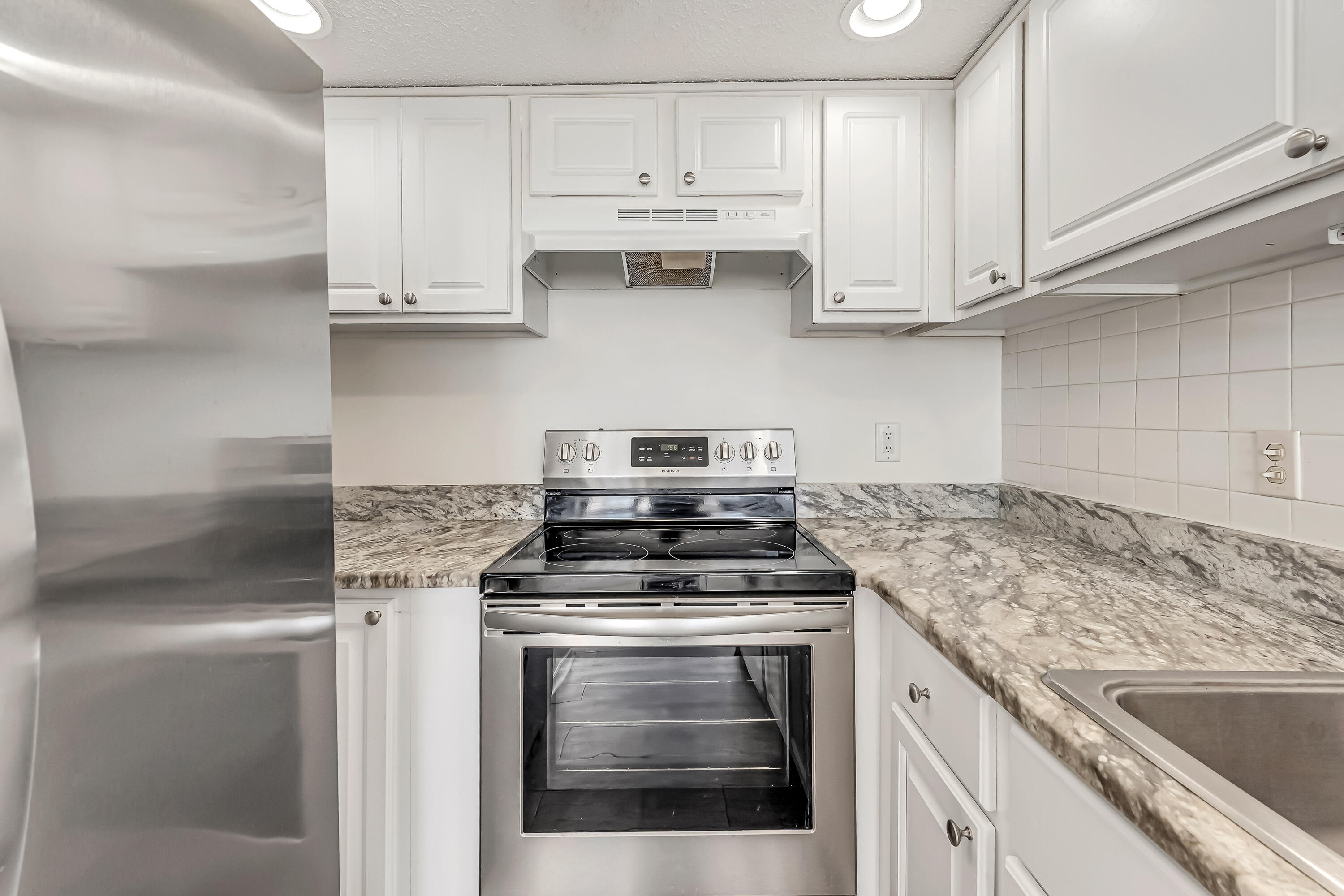 FINISTERRA CONDO - Residential