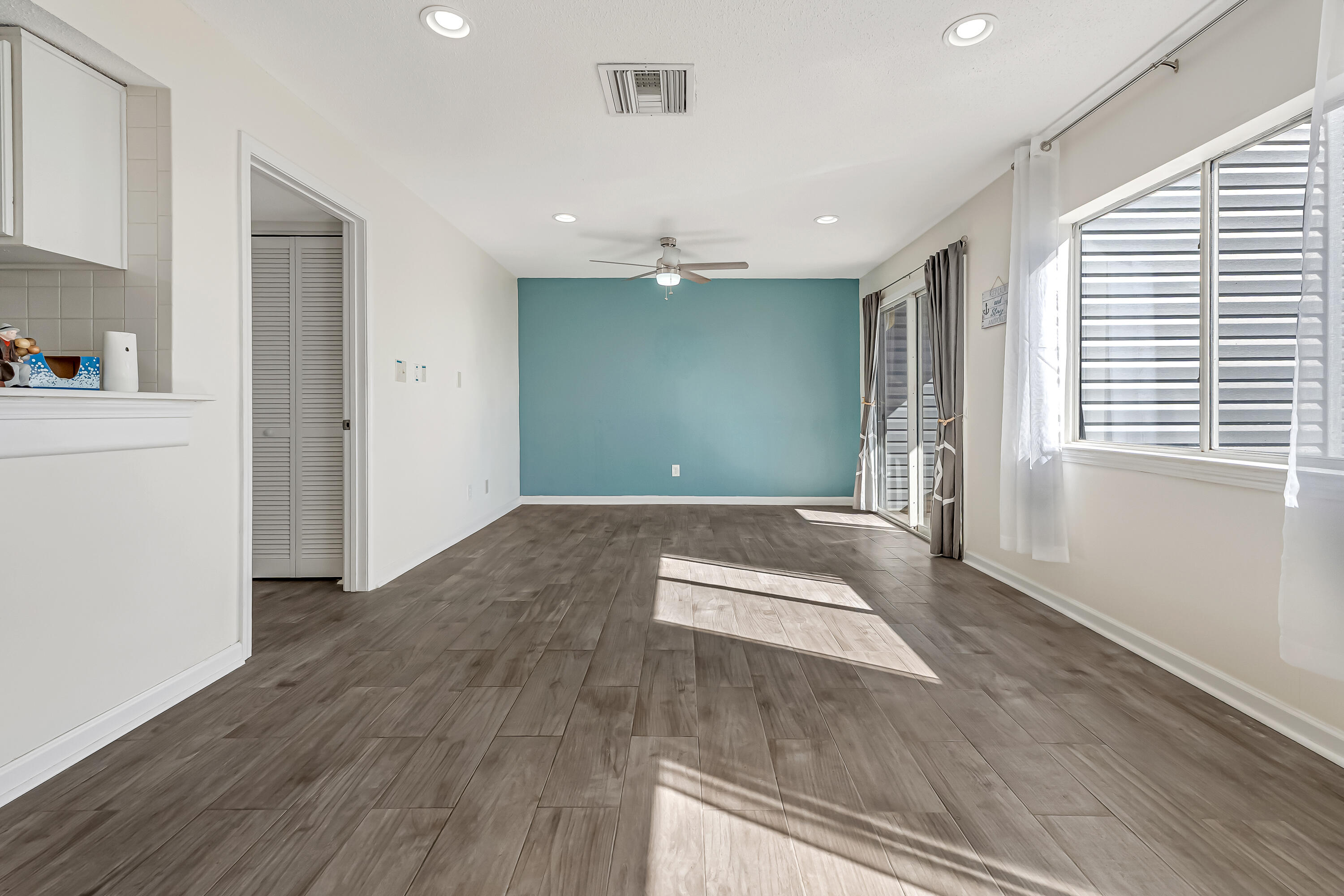 FINISTERRA CONDO - Residential