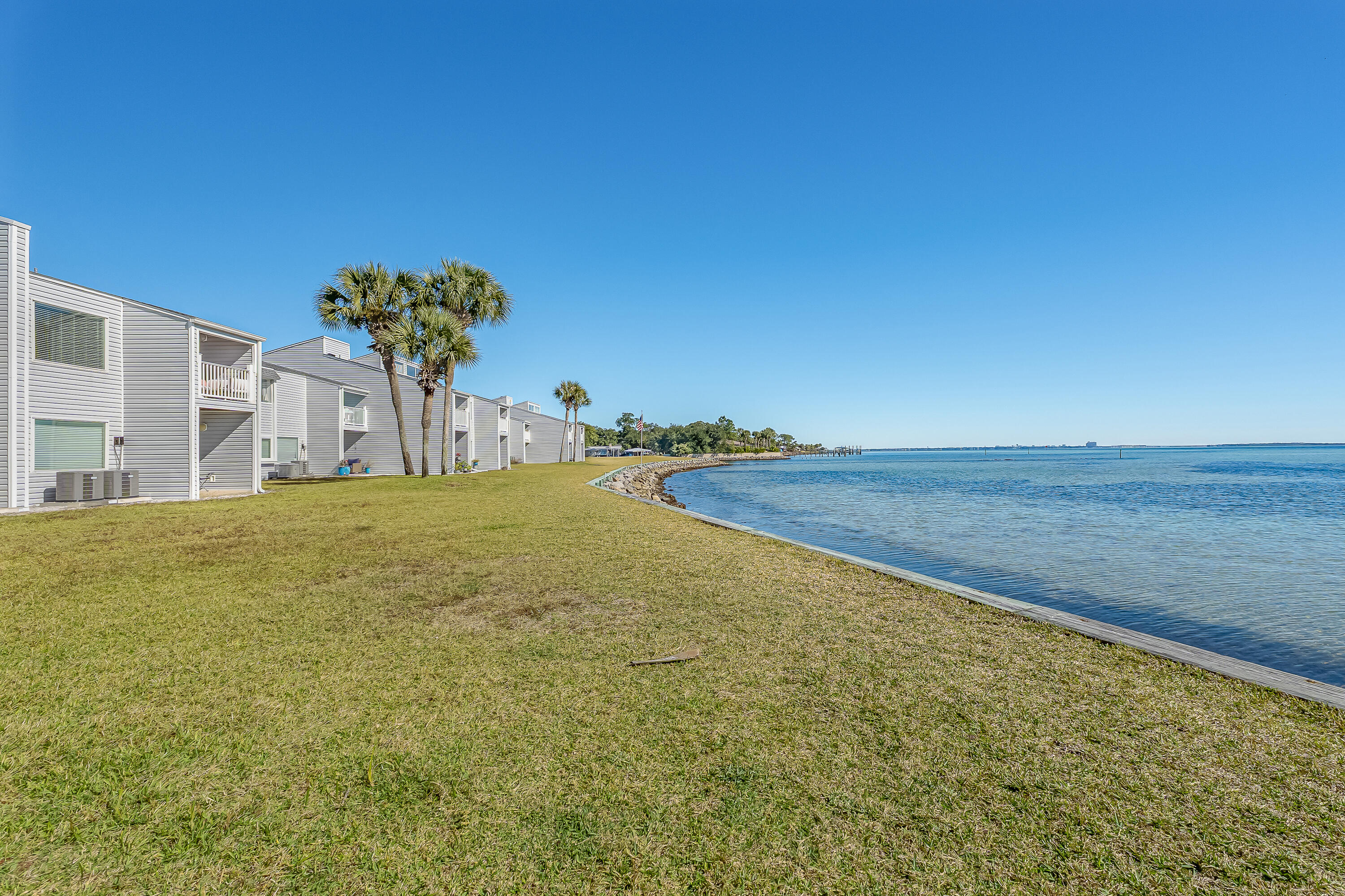 FINISTERRA CONDO - Residential