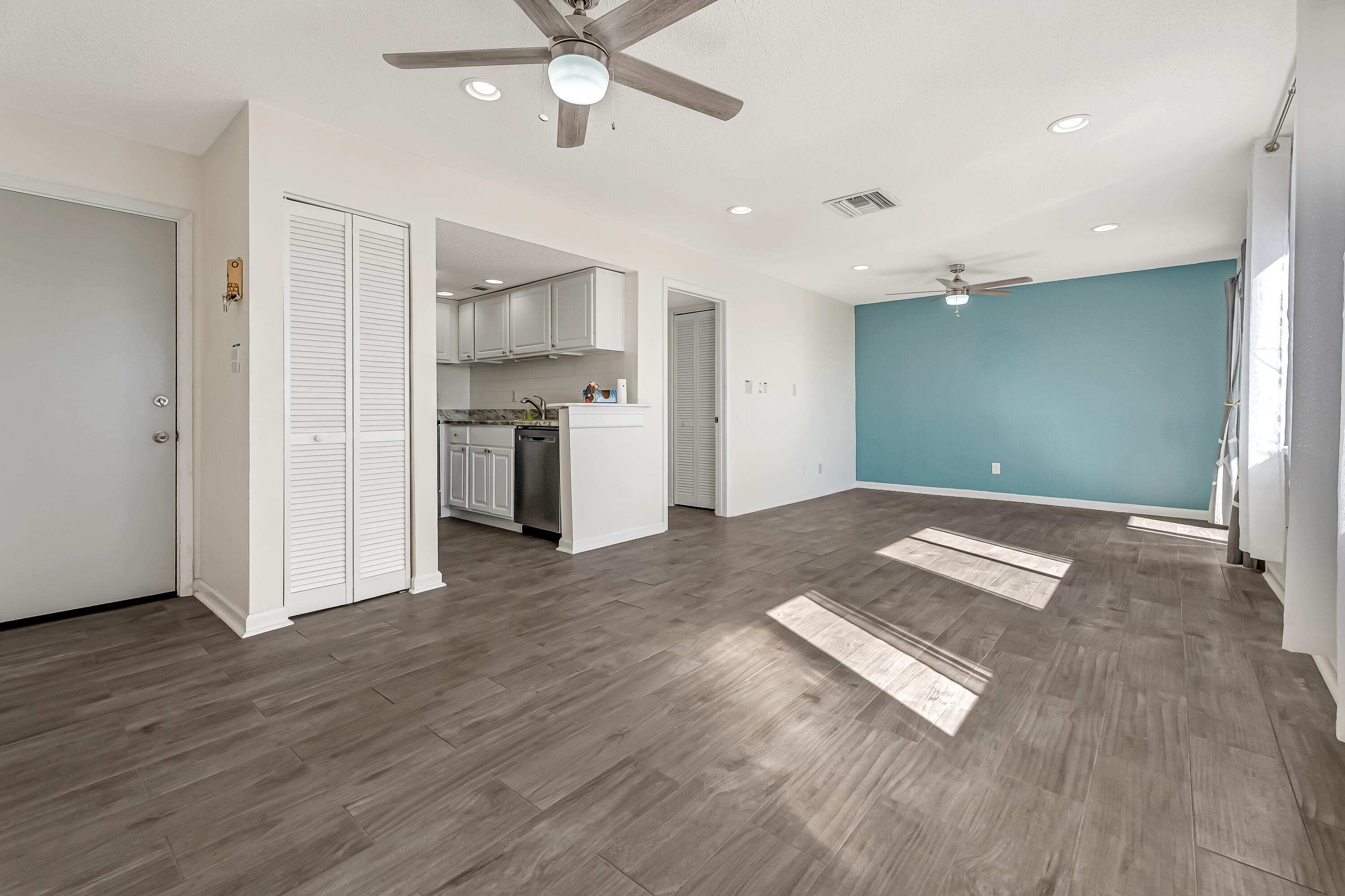 FINISTERRA CONDO - Residential