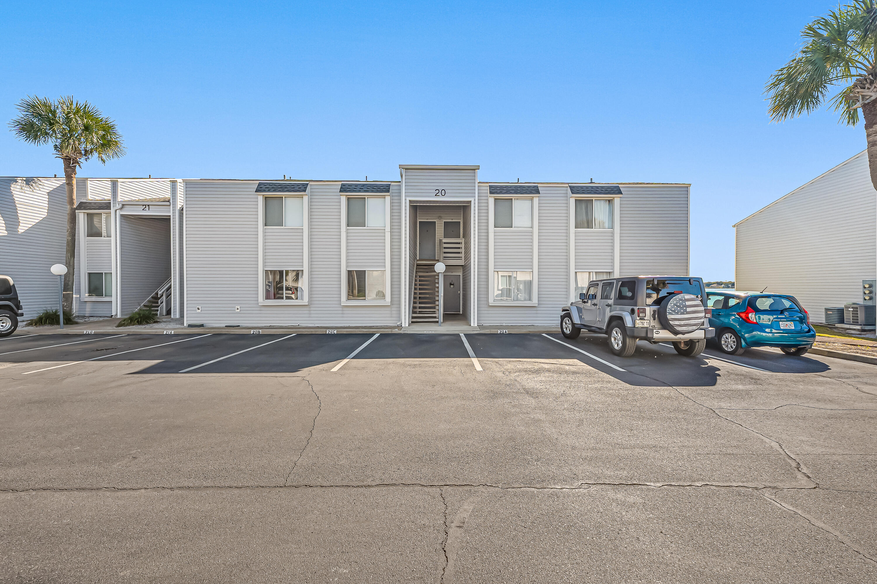 FINISTERRA CONDO - Residential