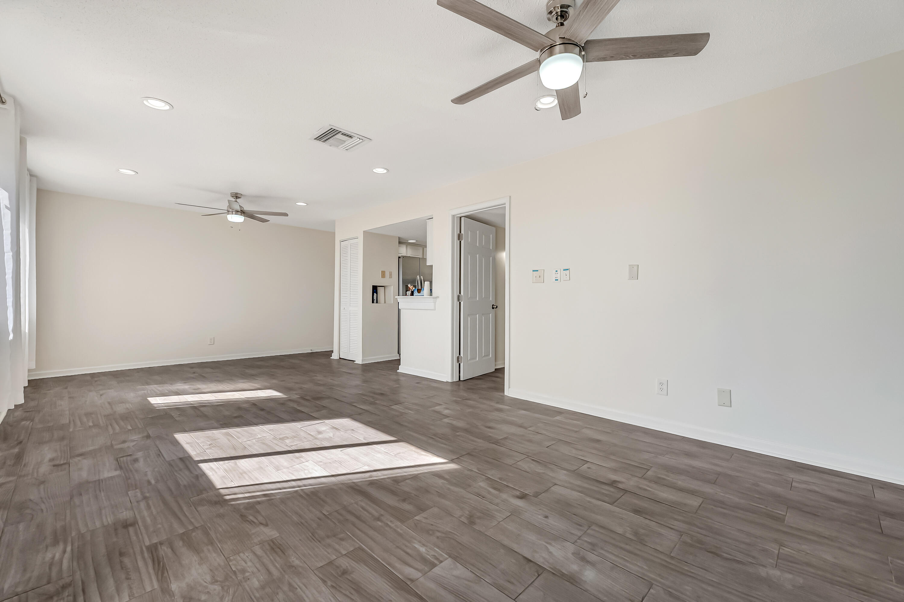 FINISTERRA CONDO - Residential