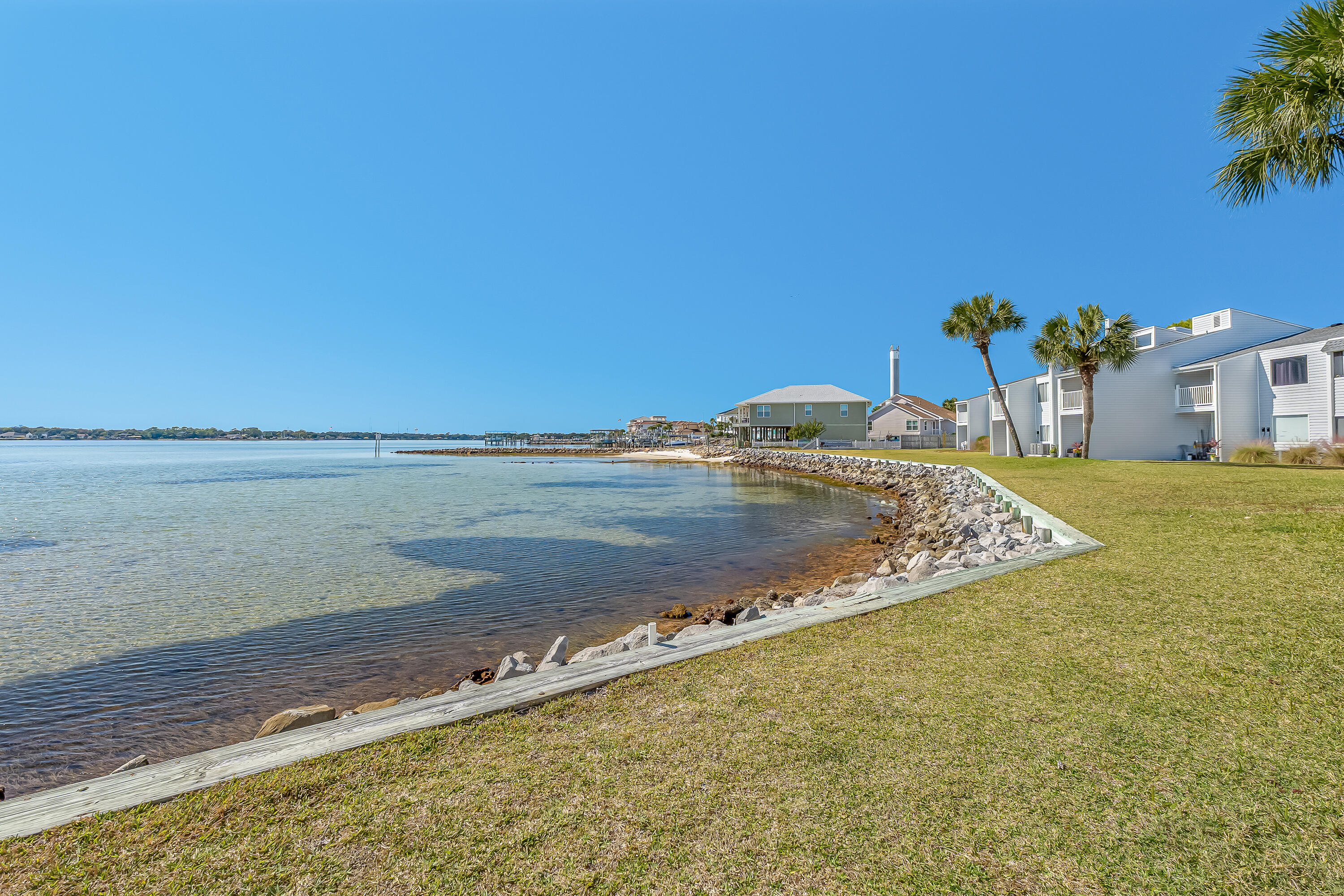 FINISTERRA CONDO - Residential