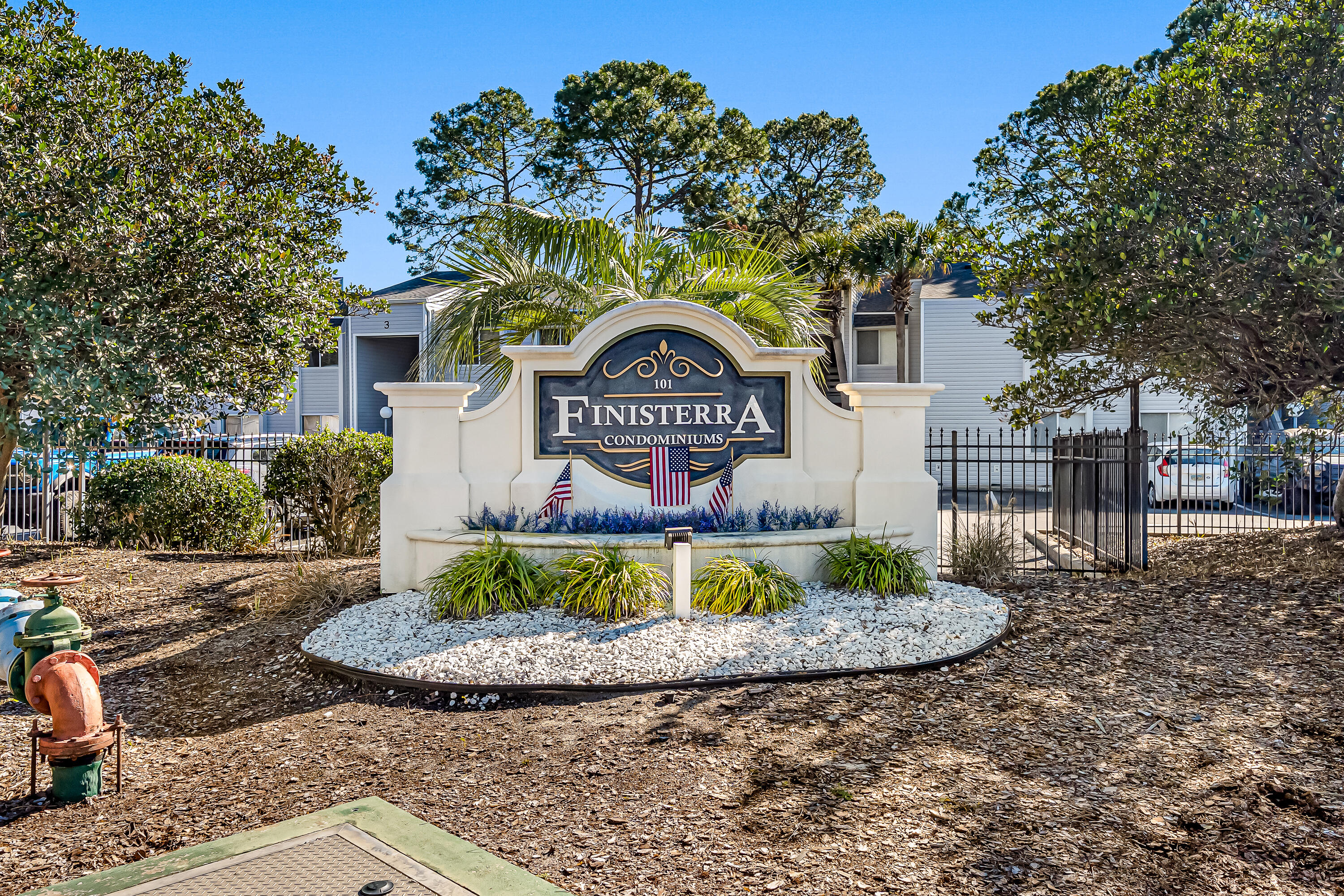 FINISTERRA CONDO - Residential