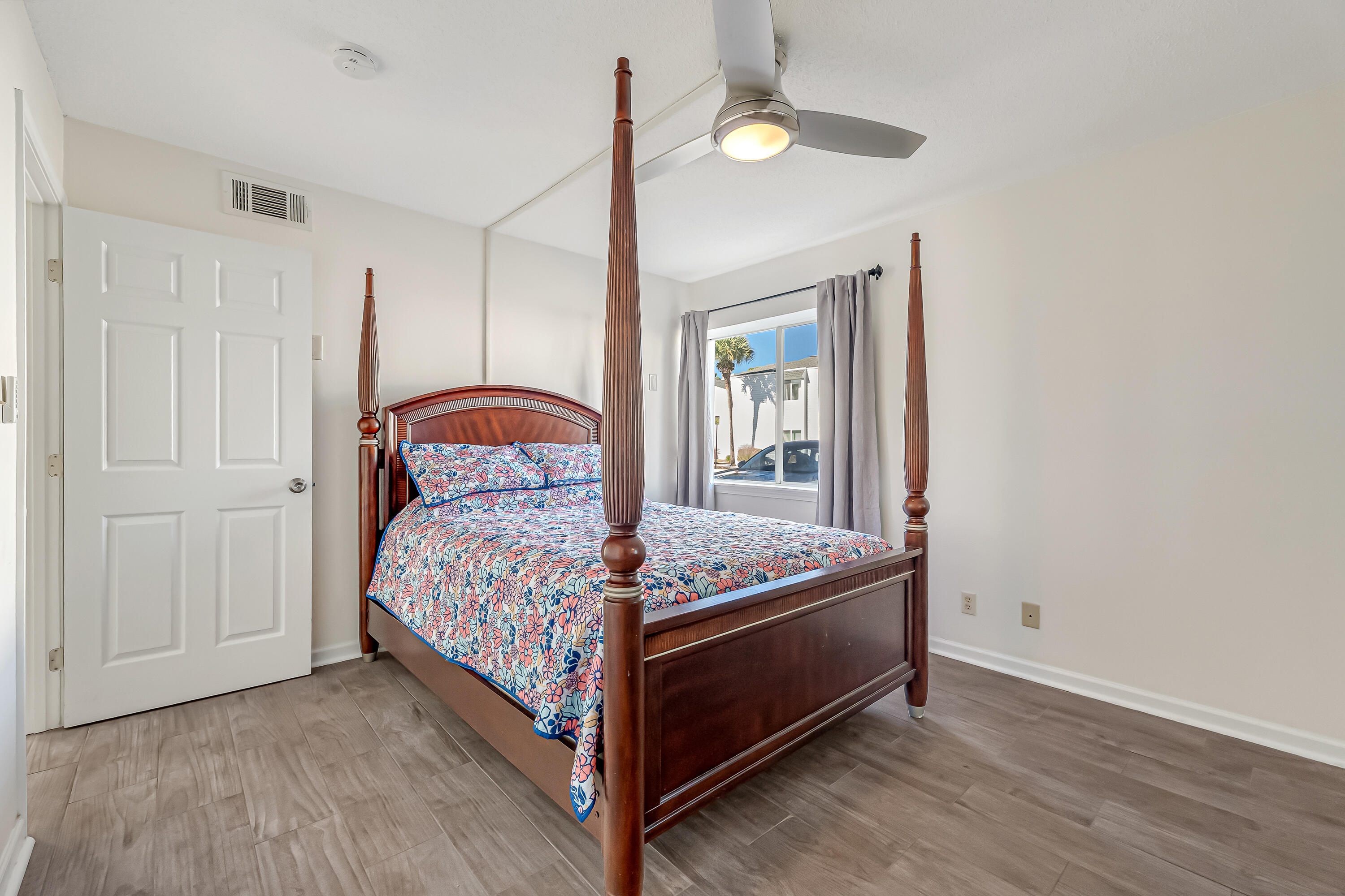 FINISTERRA CONDO - Residential