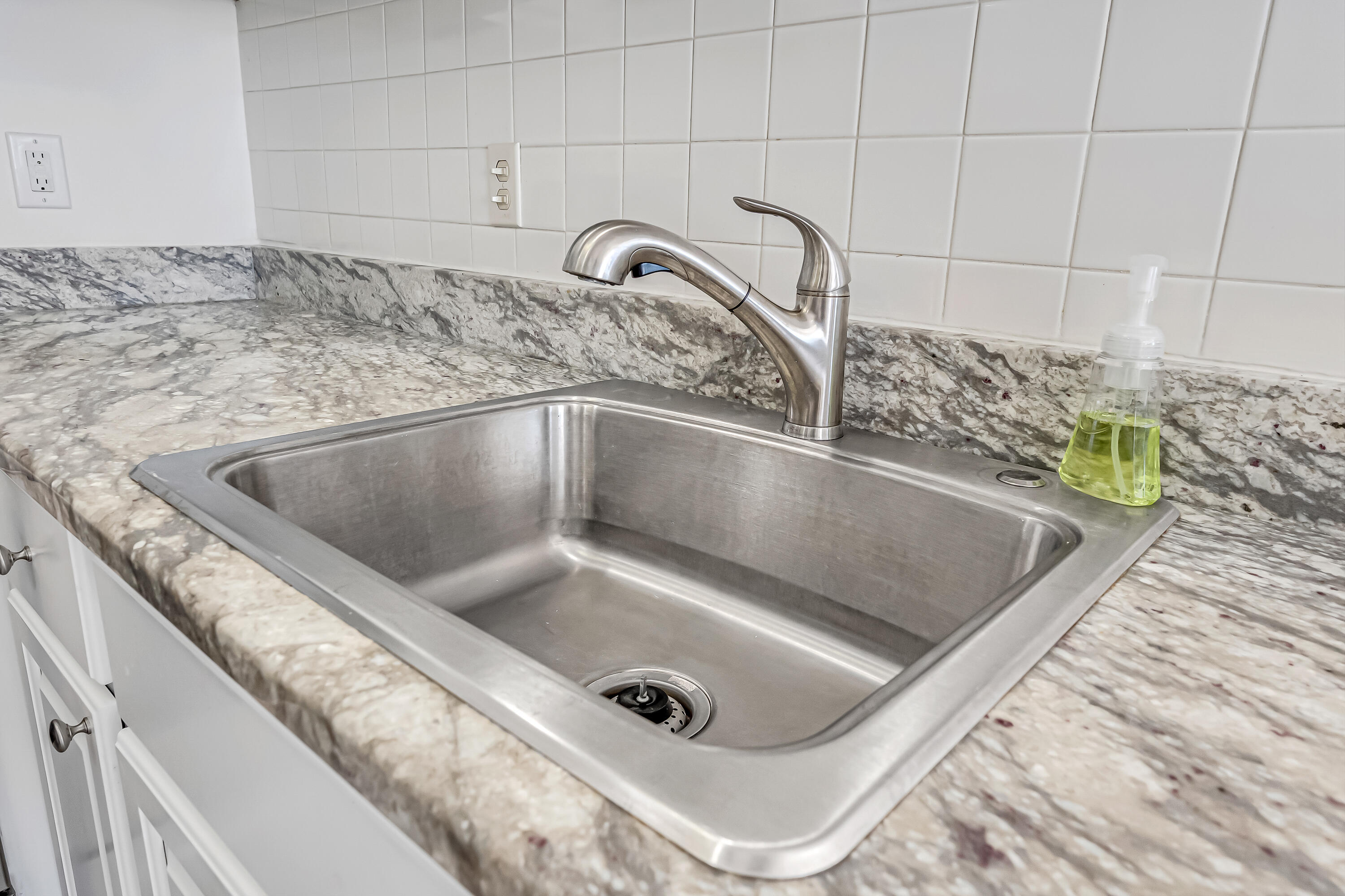 FINISTERRA CONDO - Residential