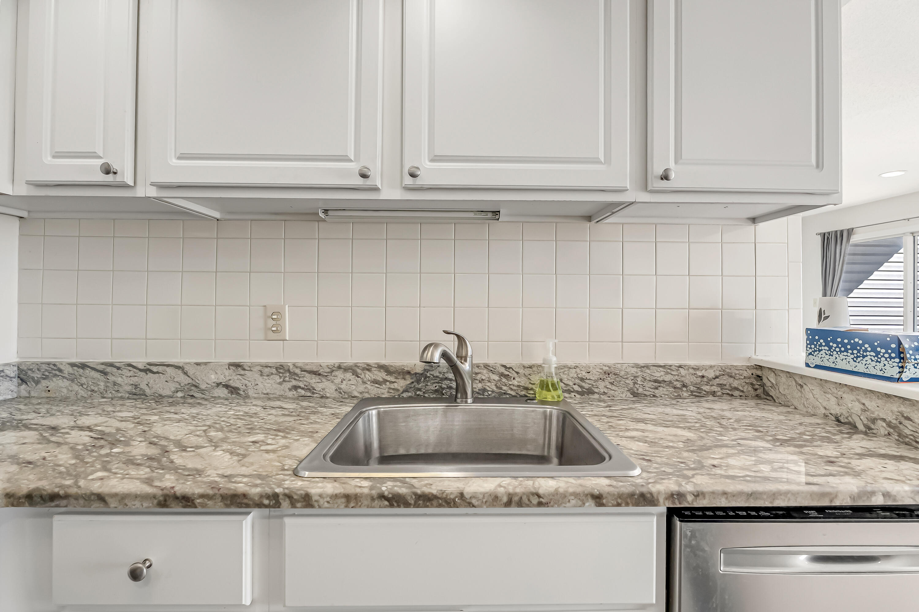 FINISTERRA CONDO - Residential