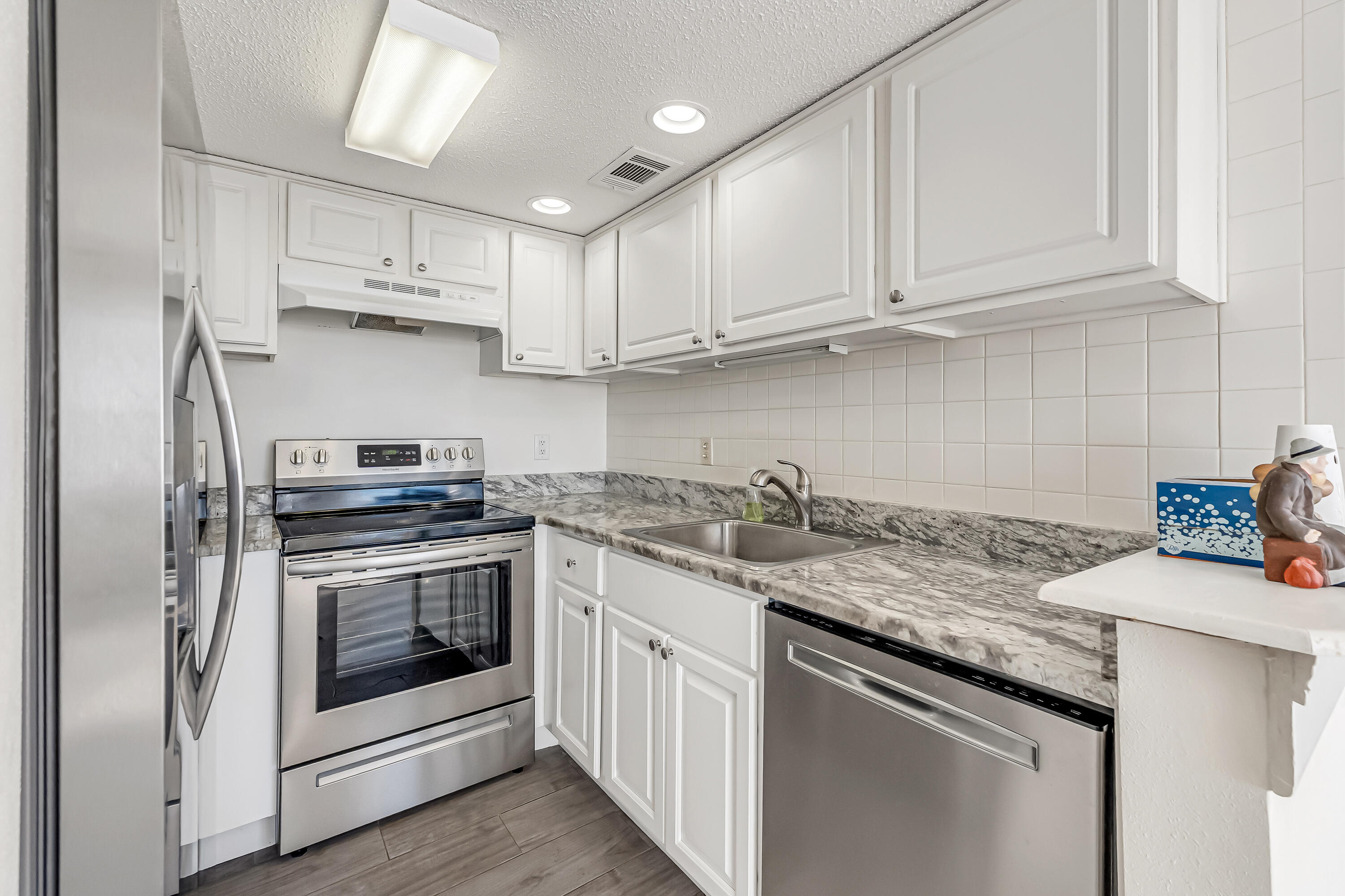 FINISTERRA CONDO - Residential