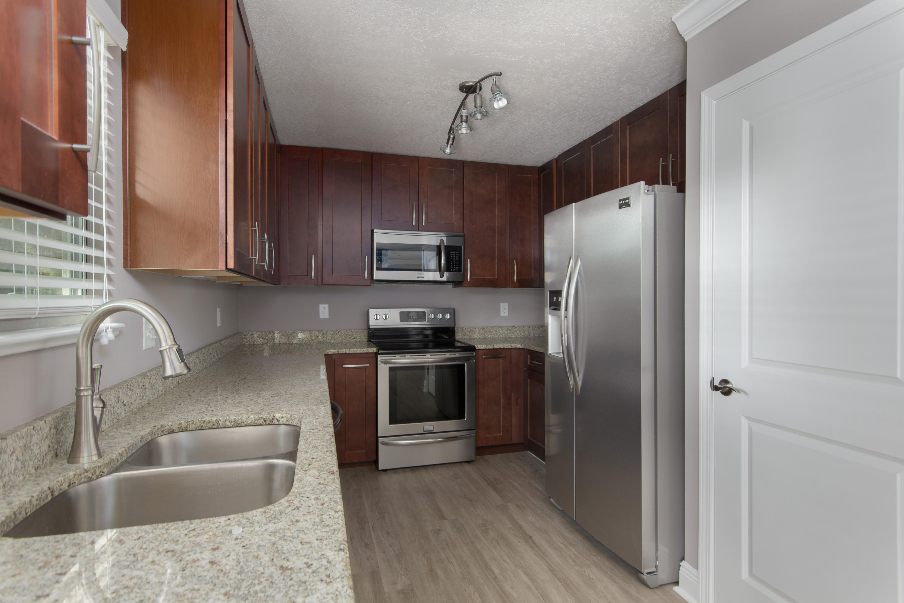 WYNNEHAVEN BCH EST 1ST LOT 17 BLK 2 - Residential