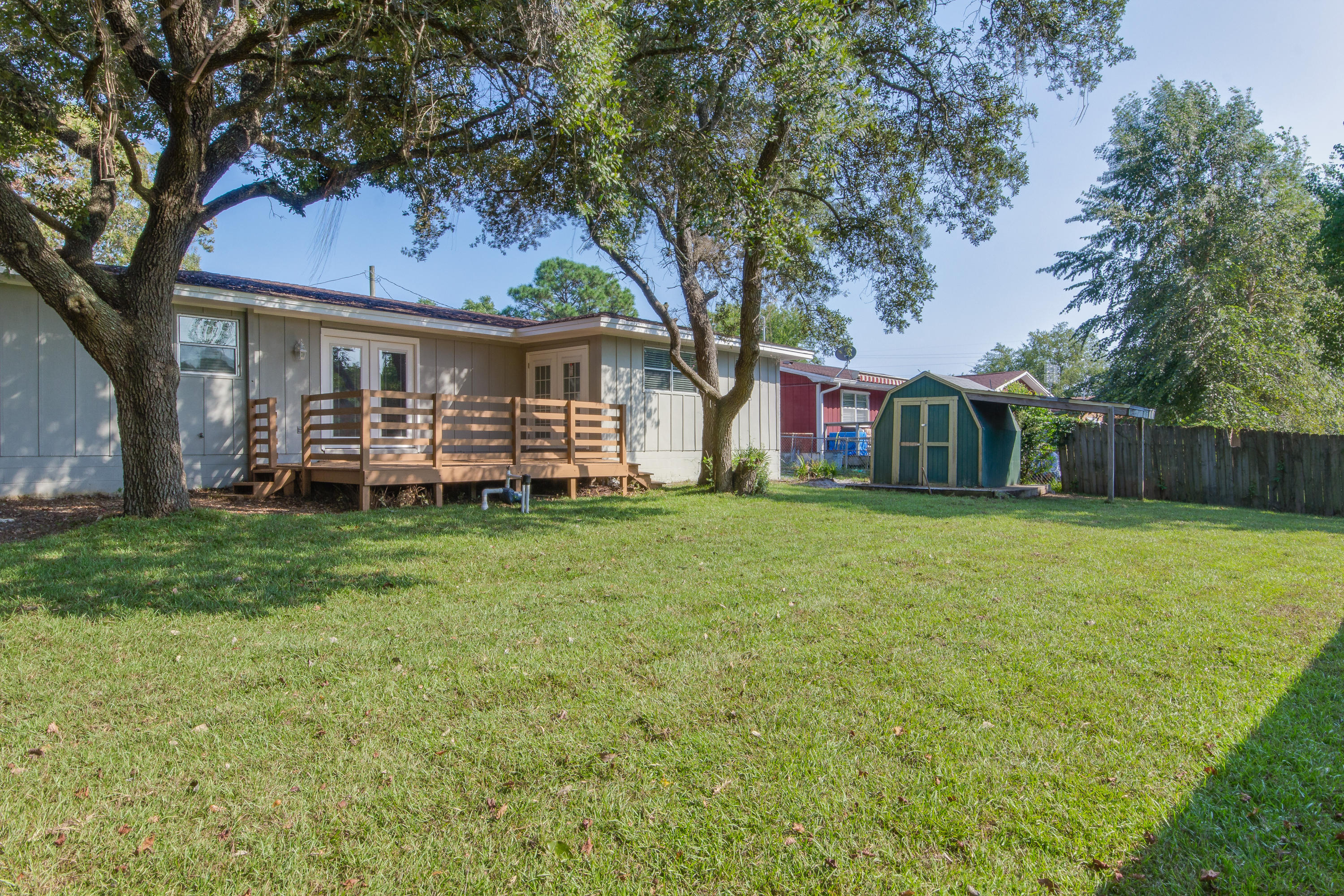 WYNNEHAVEN BCH EST 1ST LOT 17 BLK 2 - Residential