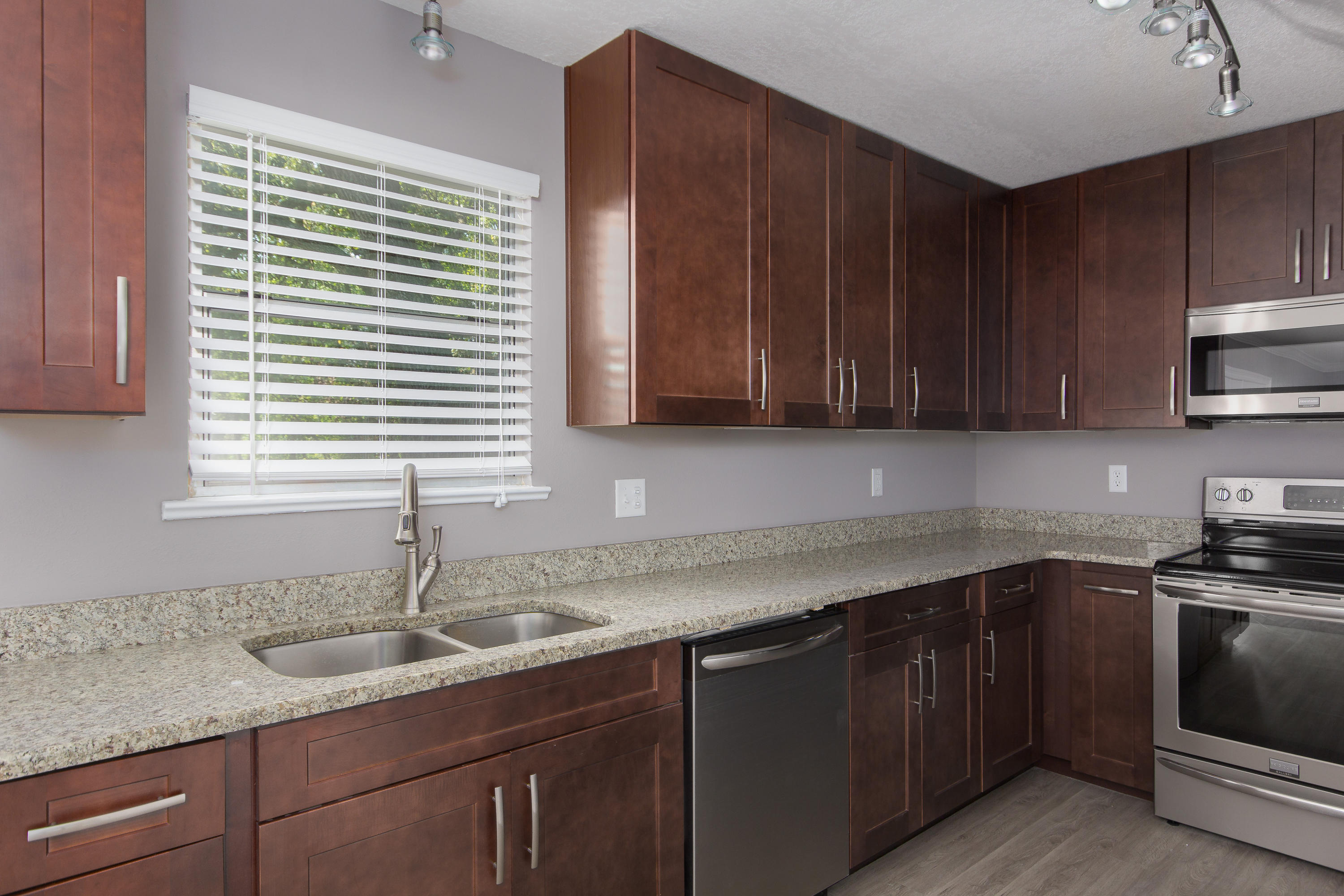 WYNNEHAVEN BCH EST 1ST LOT 17 BLK 2 - Residential