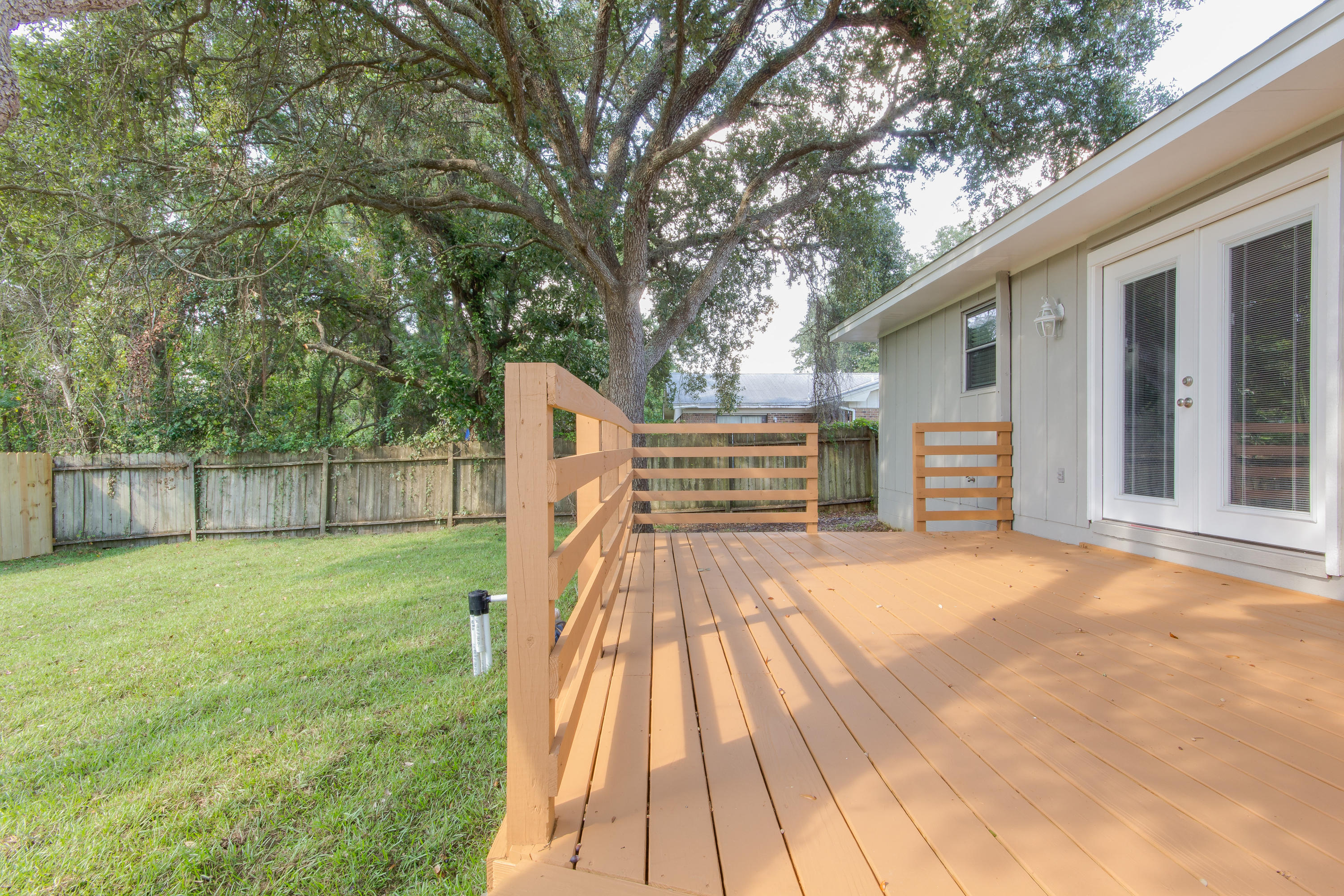 WYNNEHAVEN BCH EST 1ST LOT 17 BLK 2 - Residential