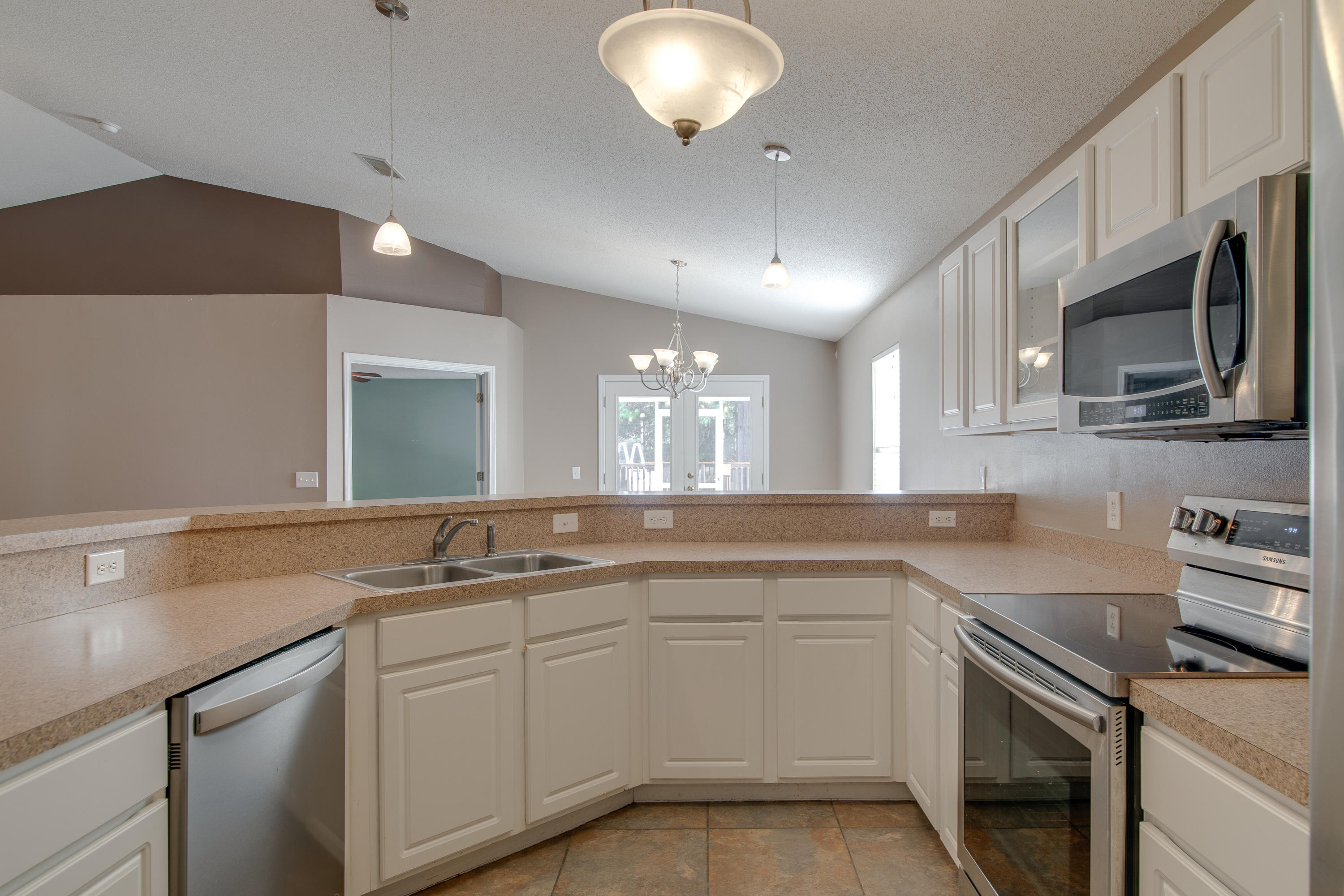 HIDDEN SHORES - Residential