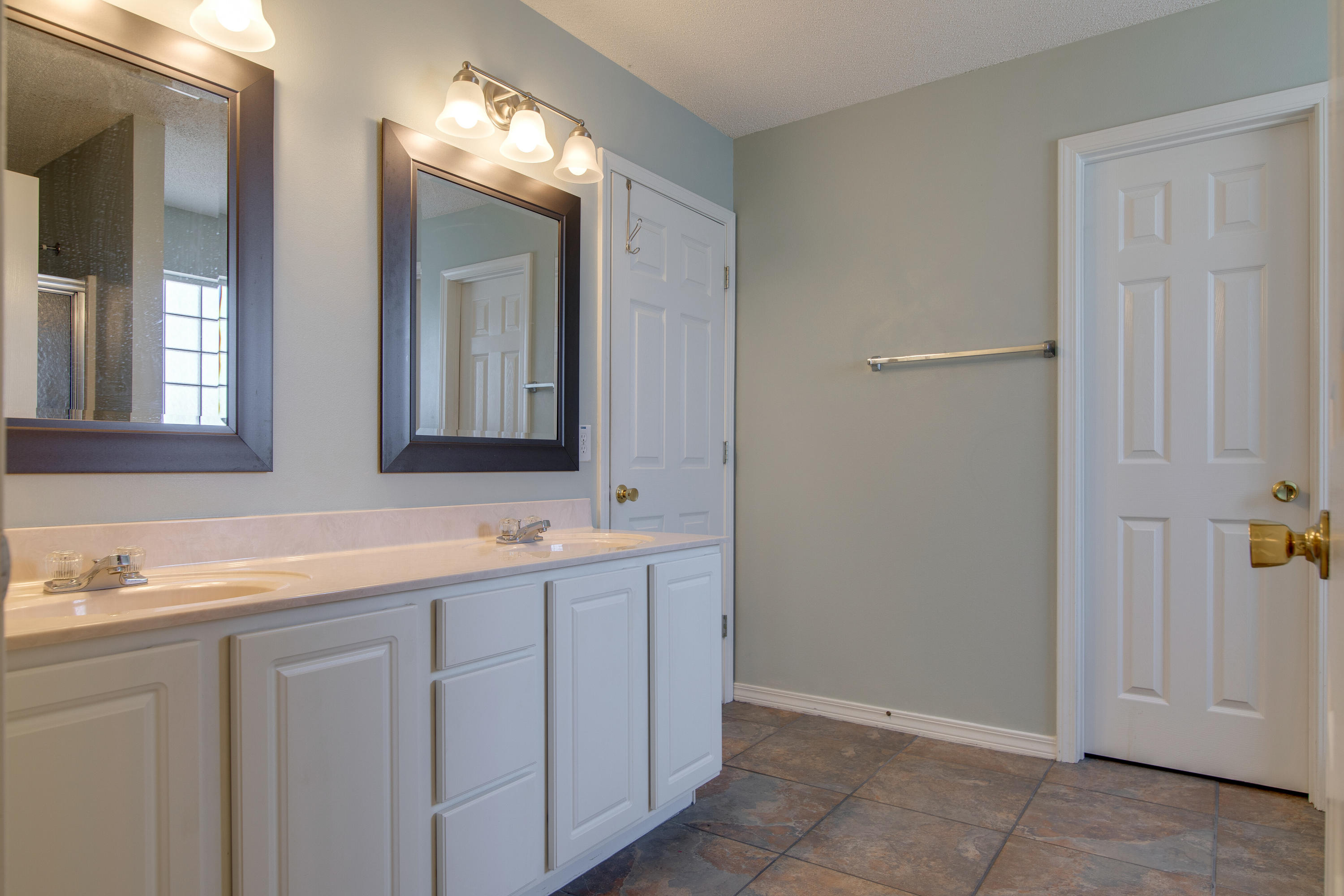 HIDDEN SHORES - Residential