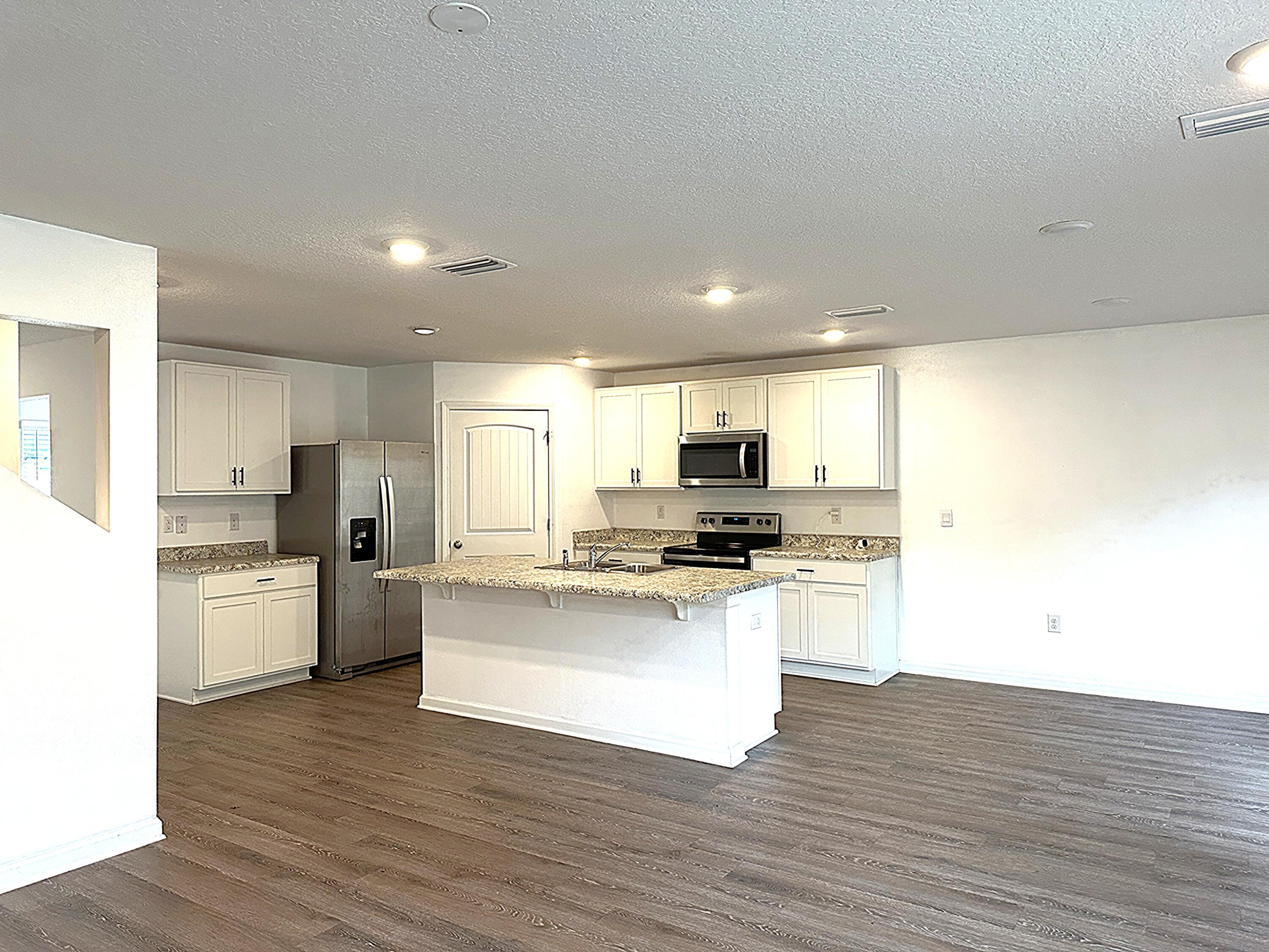 LAKERIDGE EST - Residential Lease