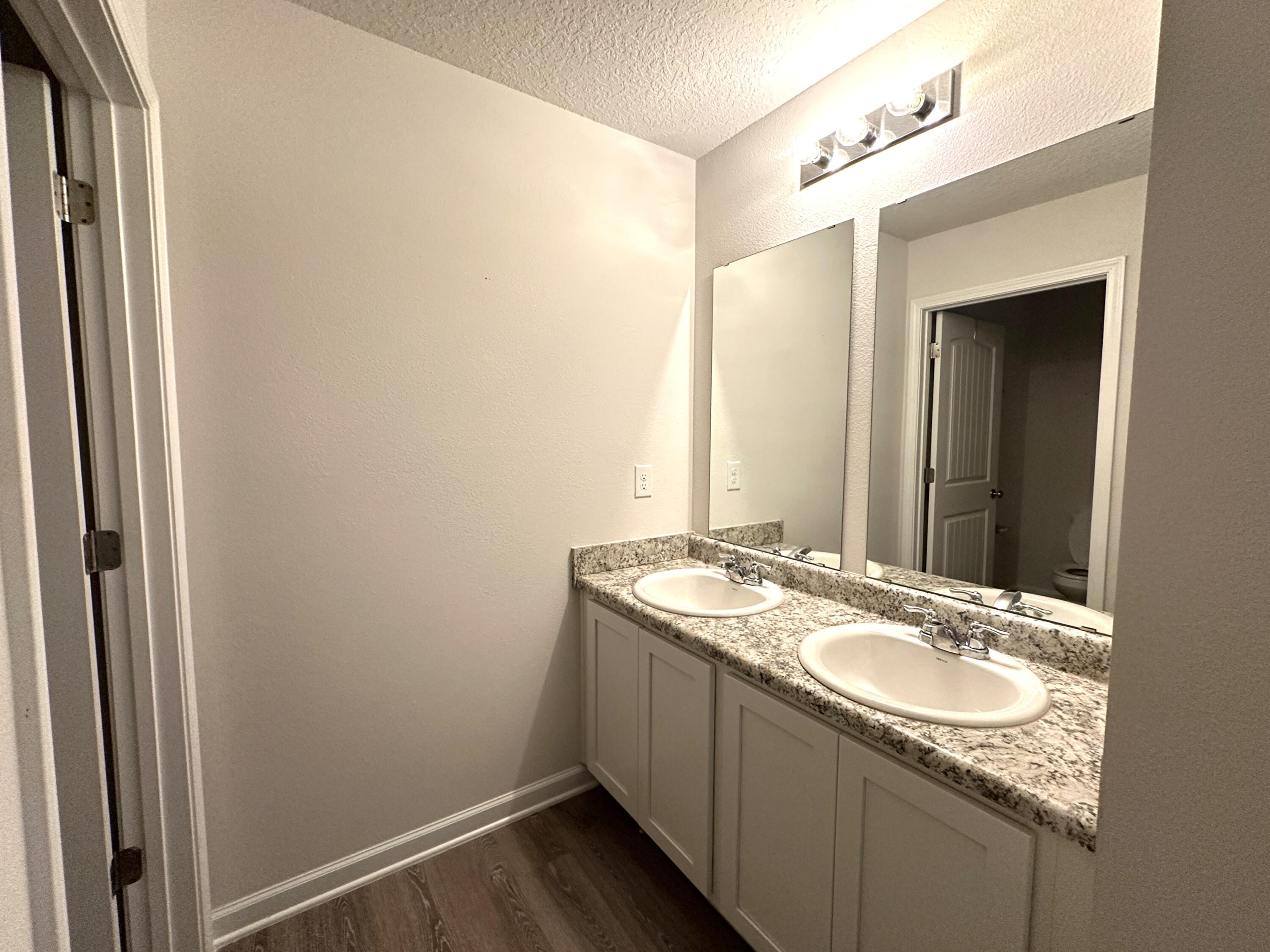 LAKERIDGE EST - Residential Lease