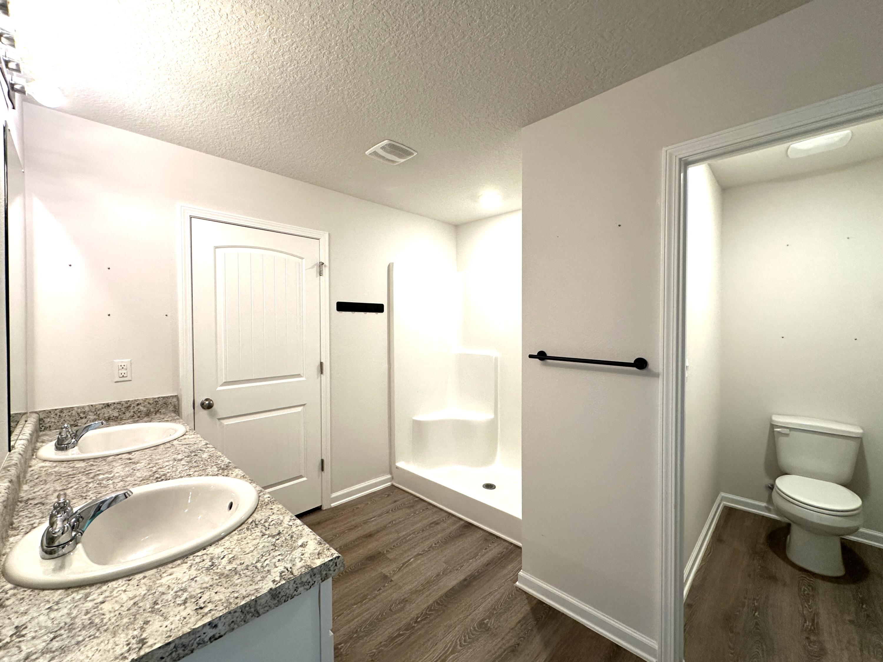 LAKERIDGE EST - Residential Lease