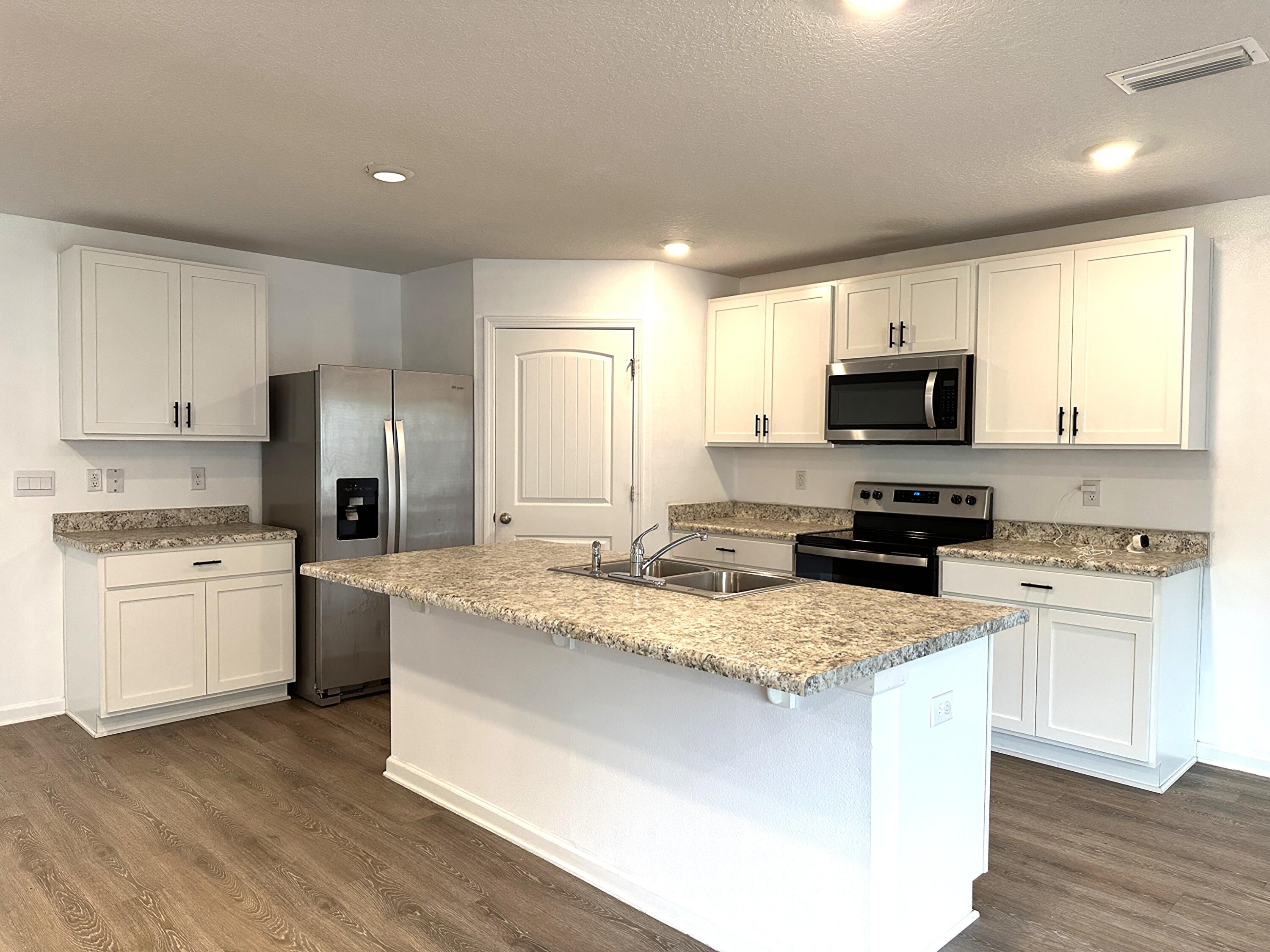 LAKERIDGE EST - Residential Lease