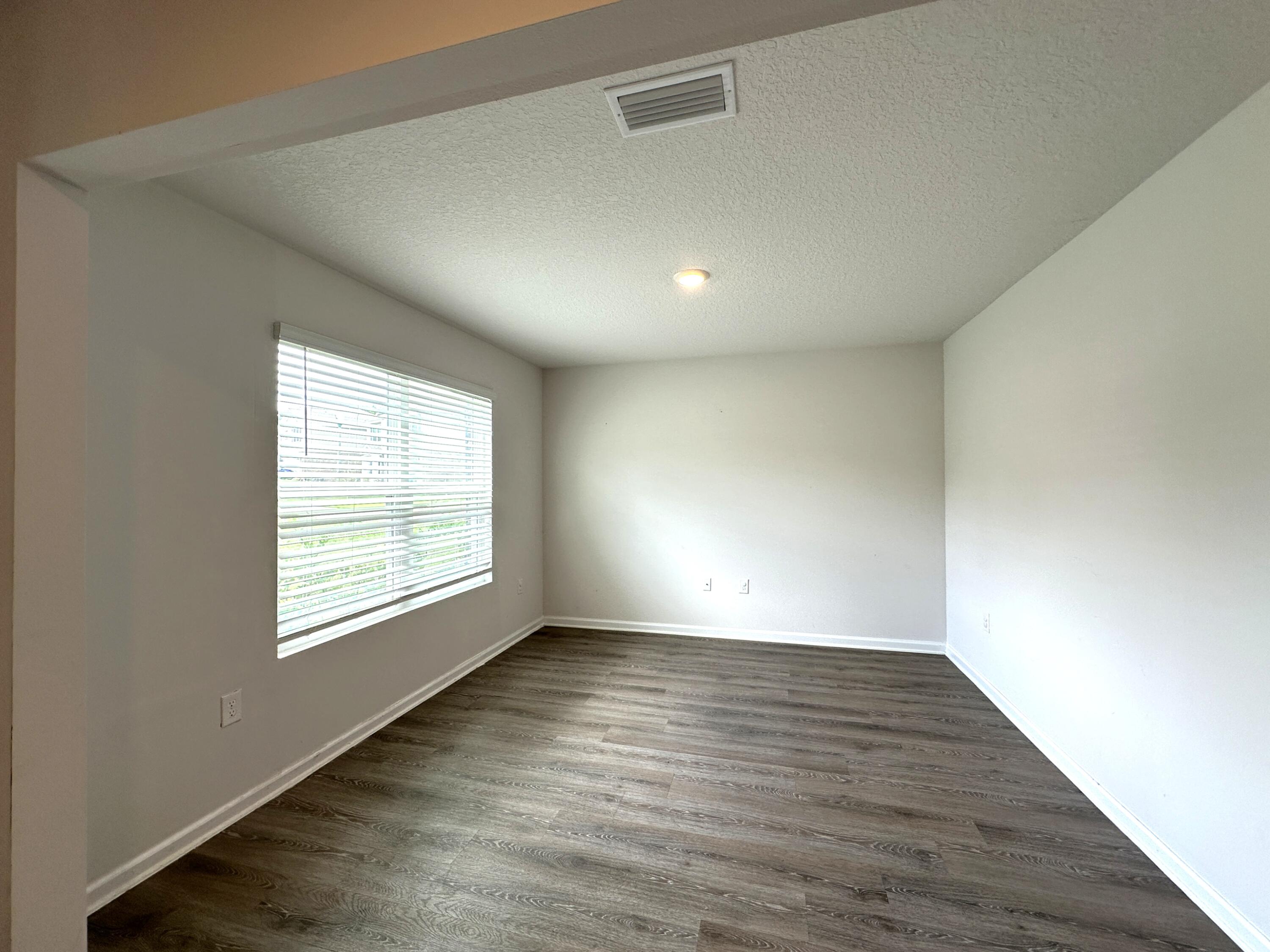 LAKERIDGE EST - Residential Lease