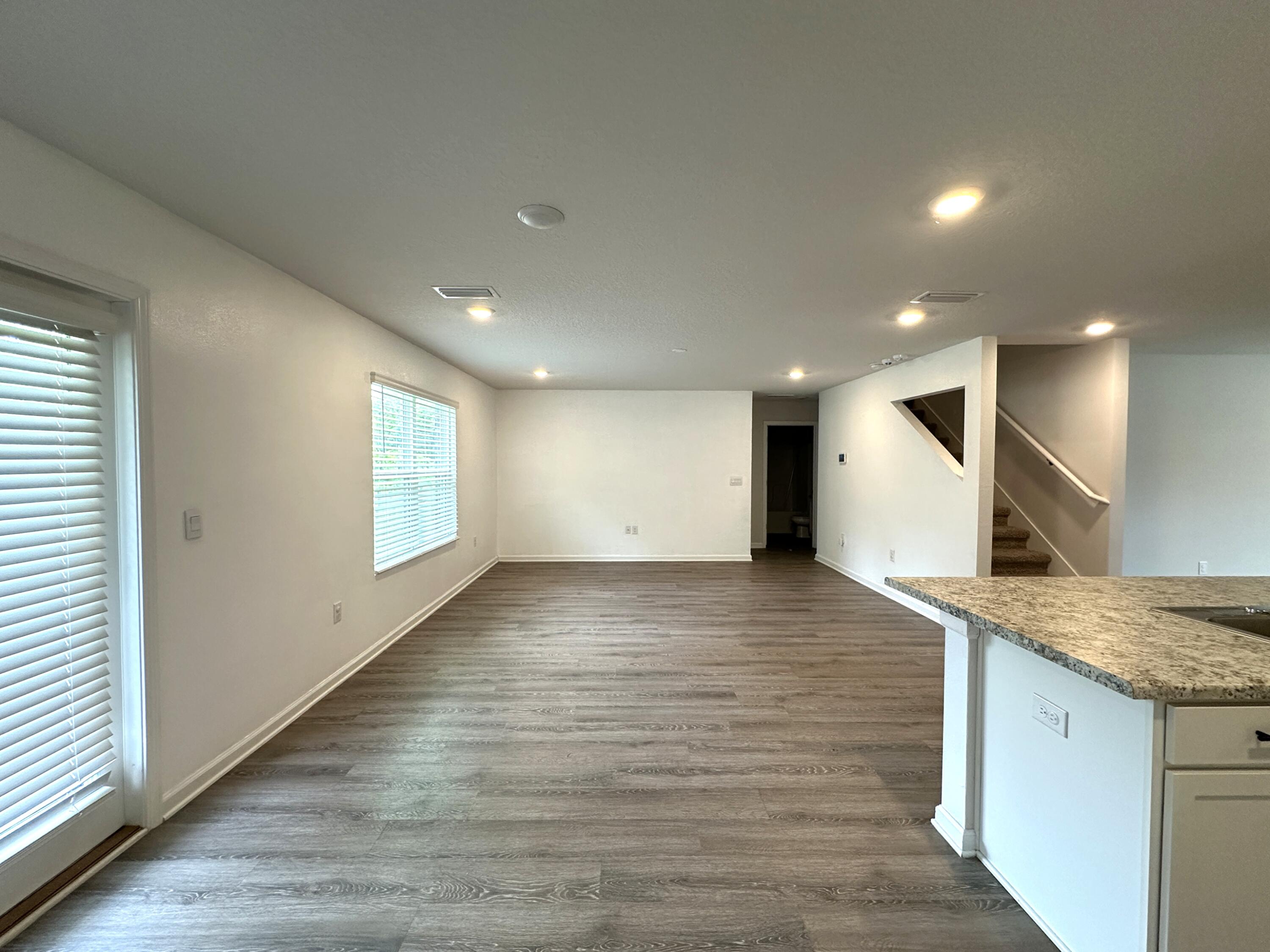 LAKERIDGE EST - Residential Lease