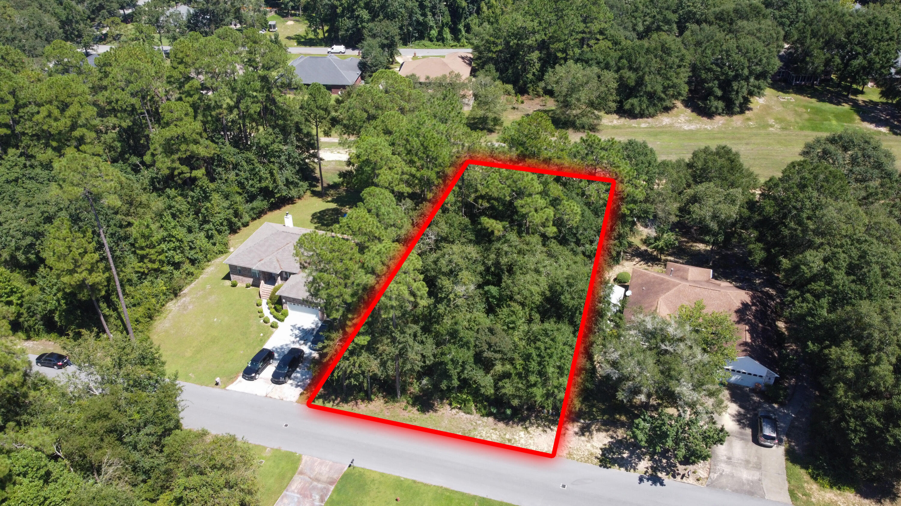 Bring your house plans and build the home of your dreams on this nice golf course community lot located in Foxwood Estates. Golf course is being completely refurbished by the City of Crestview.